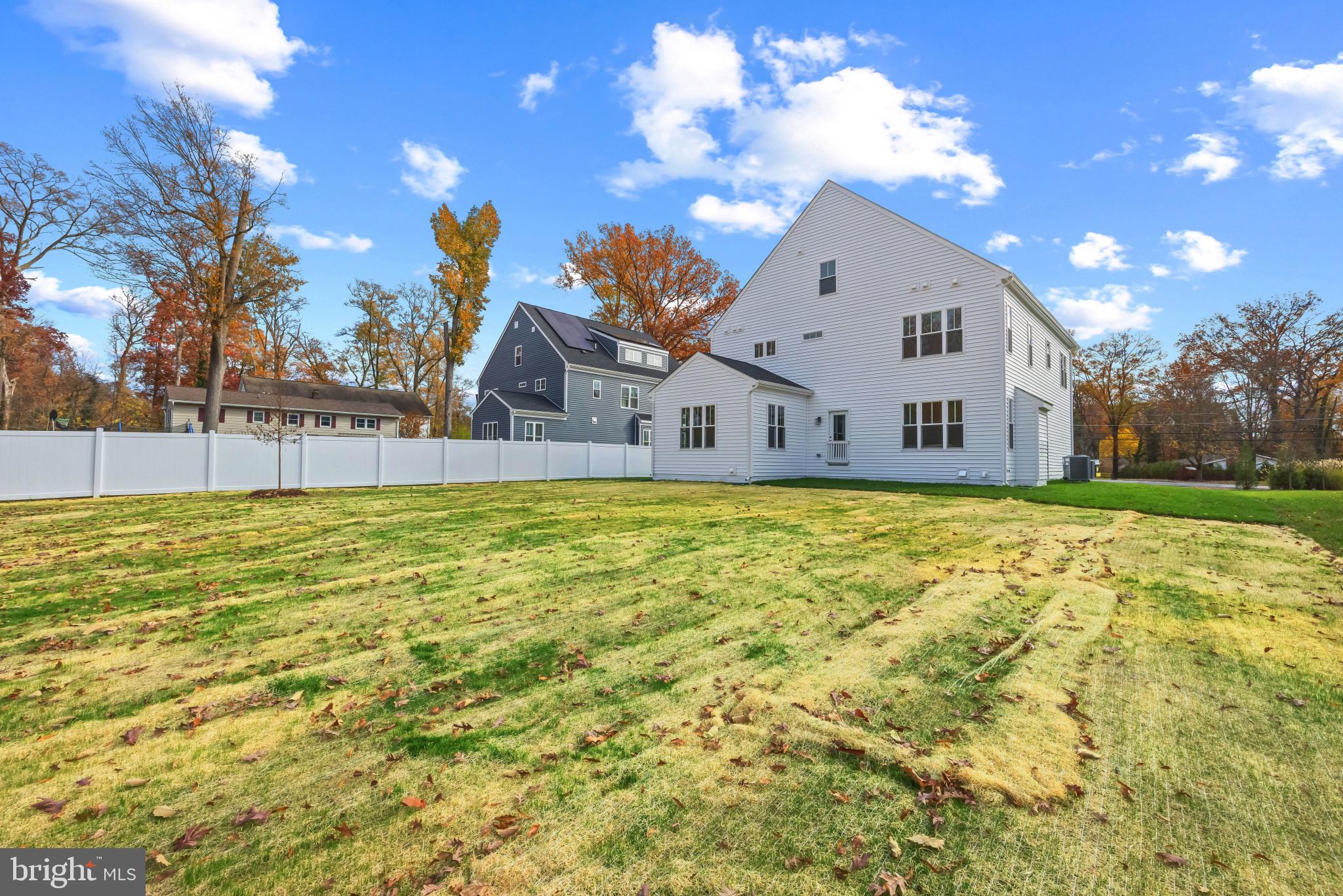 HOLLIN KNOLL - Residential