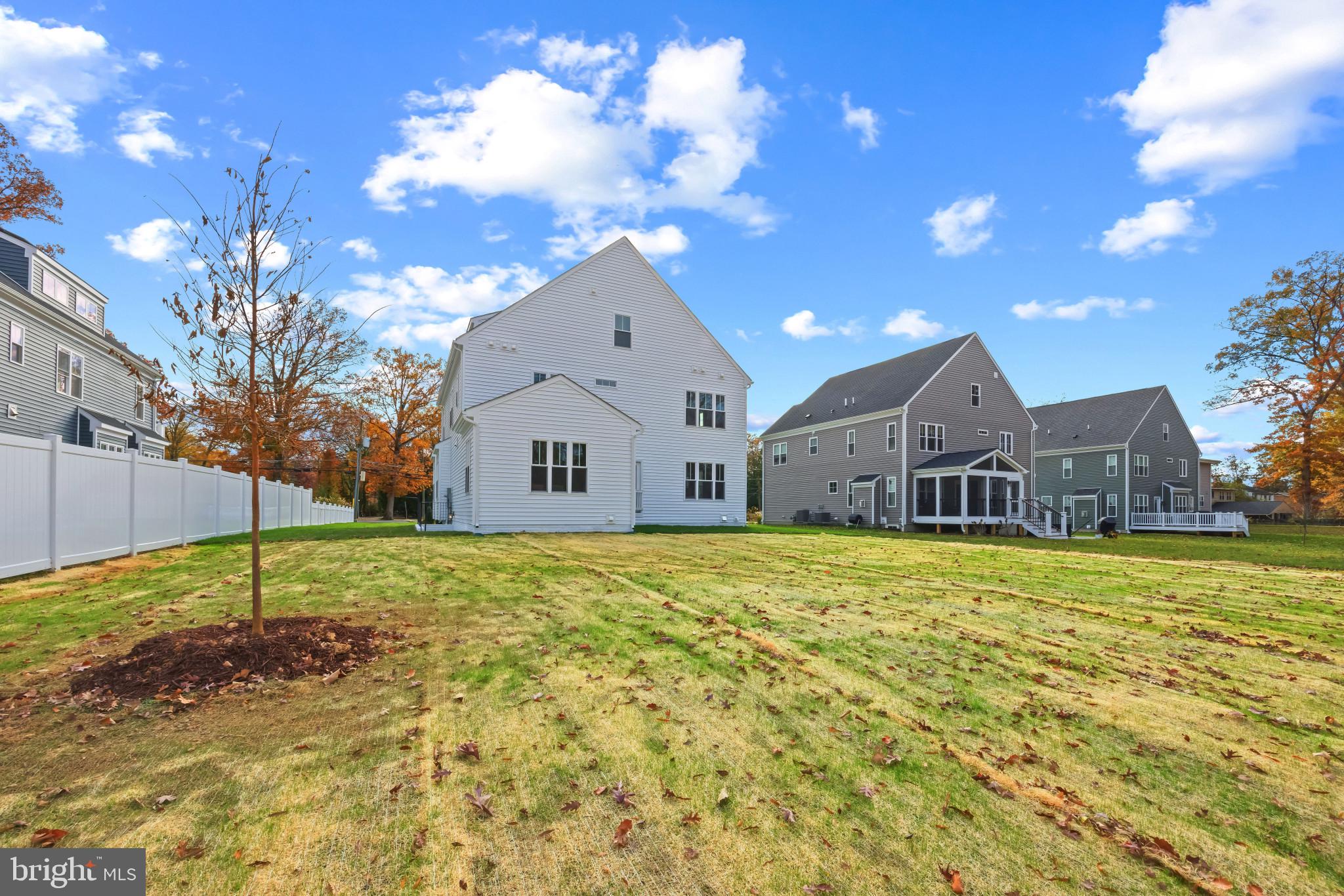 HOLLIN KNOLL - Residential