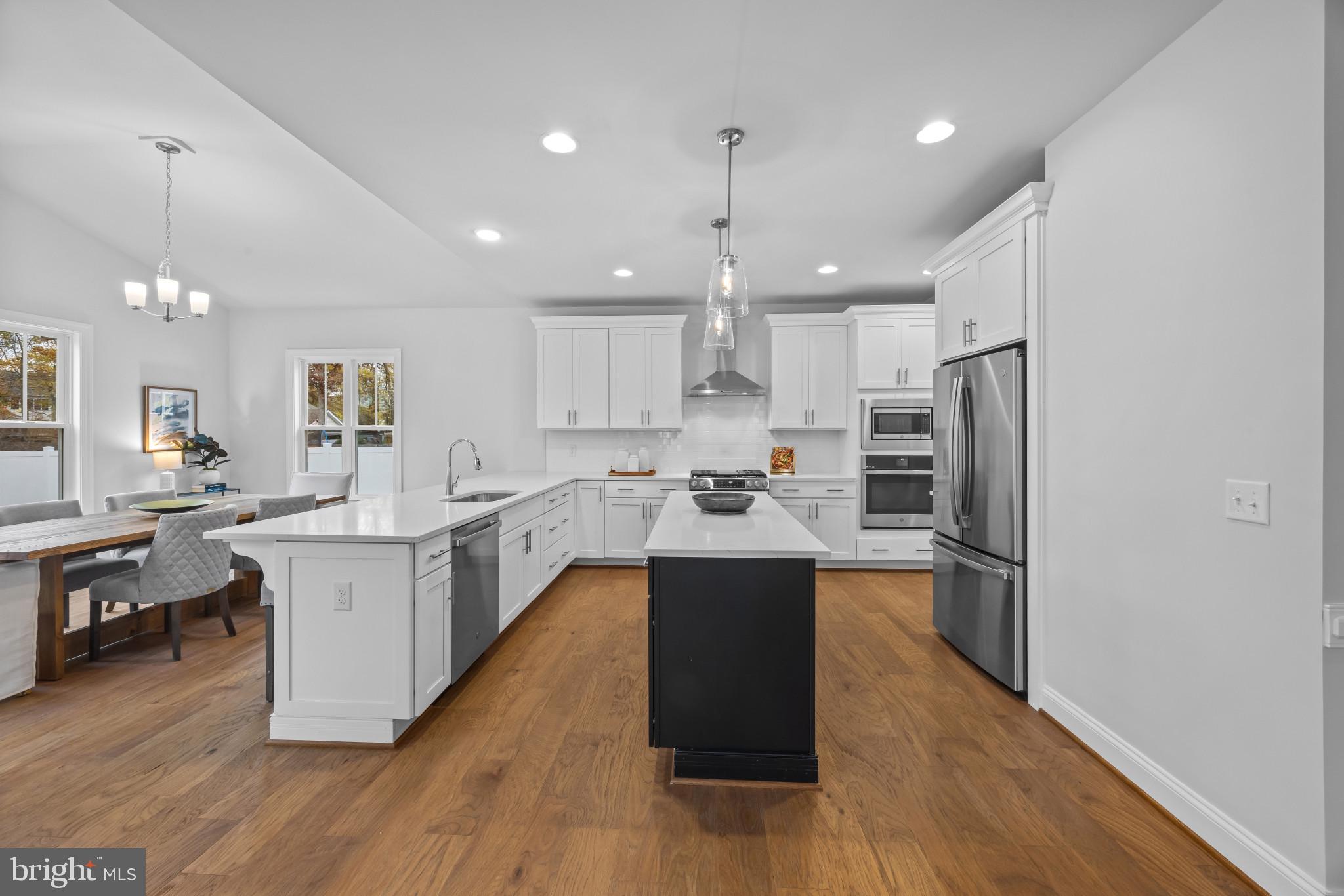 HOLLIN KNOLL - Residential