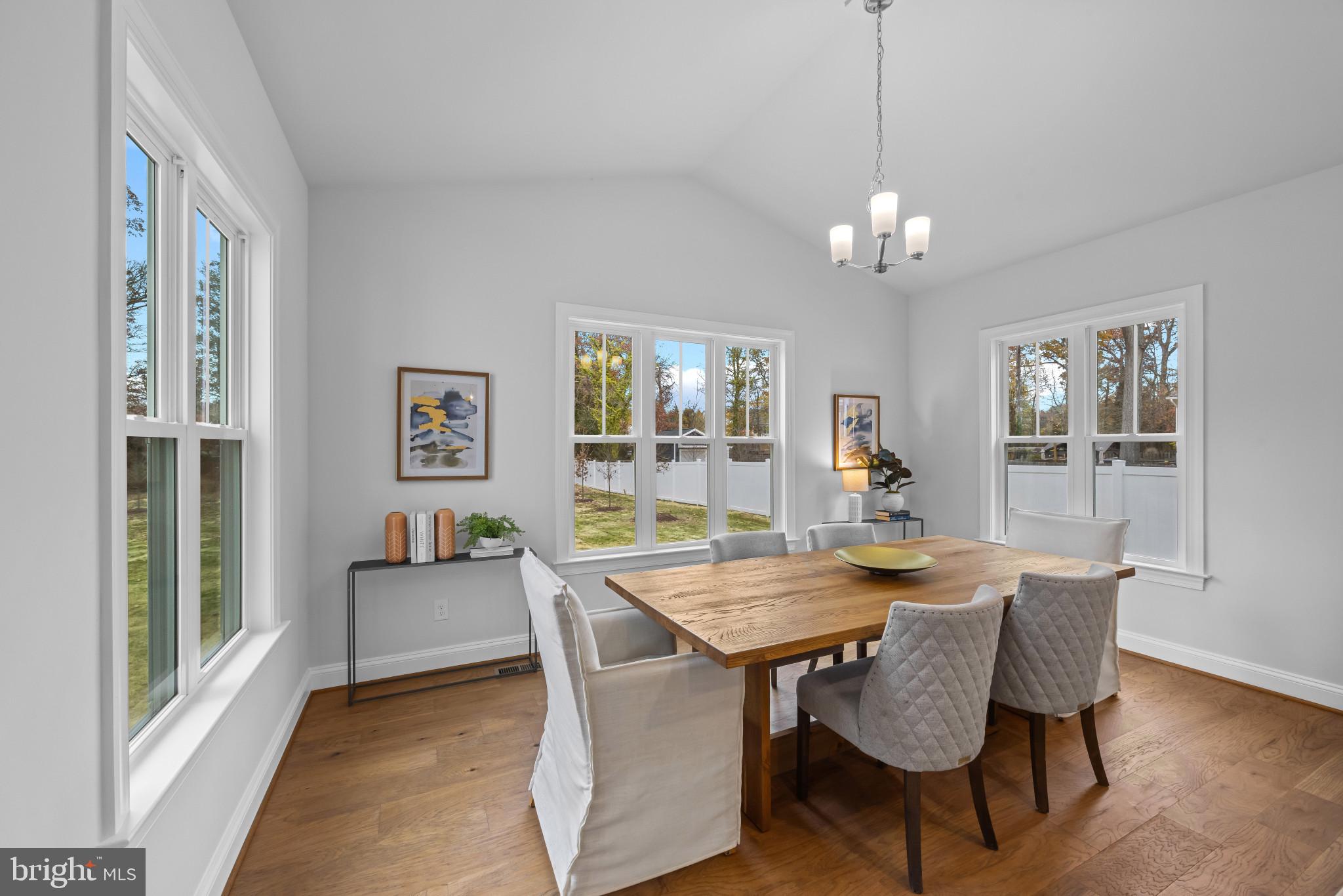 HOLLIN KNOLL - Residential