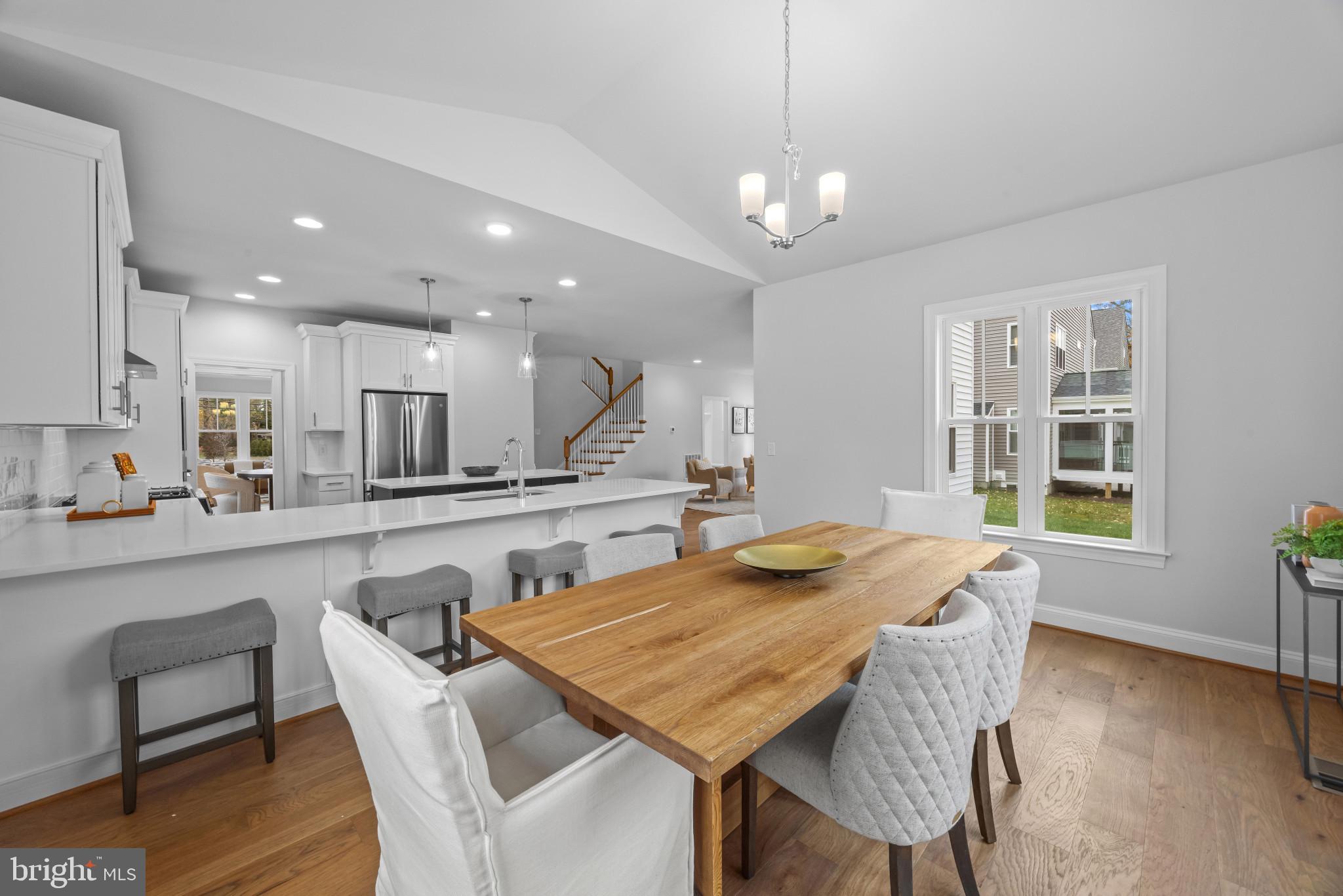 HOLLIN KNOLL - Residential