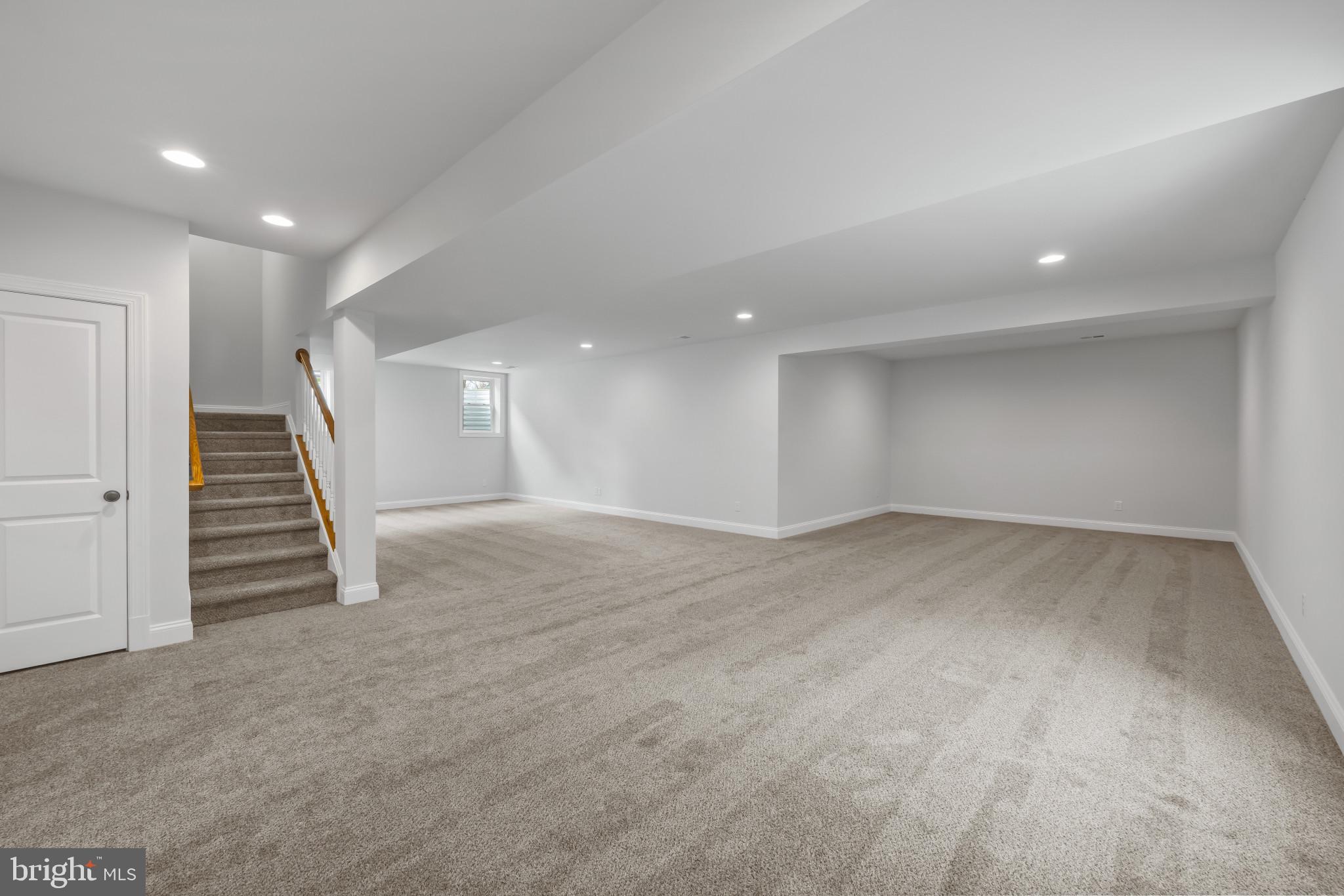 HOLLIN KNOLL - Residential