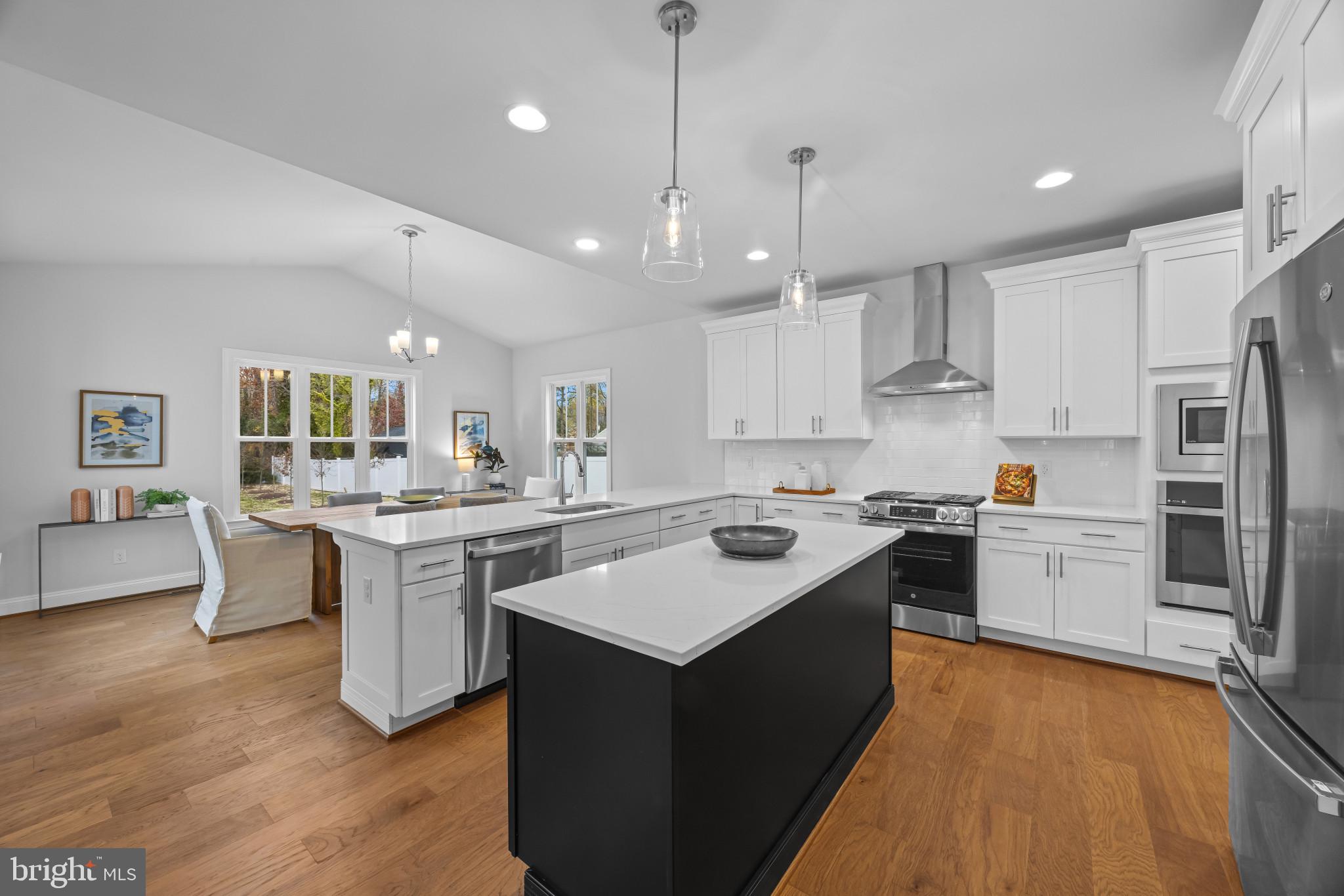 HOLLIN KNOLL - Residential