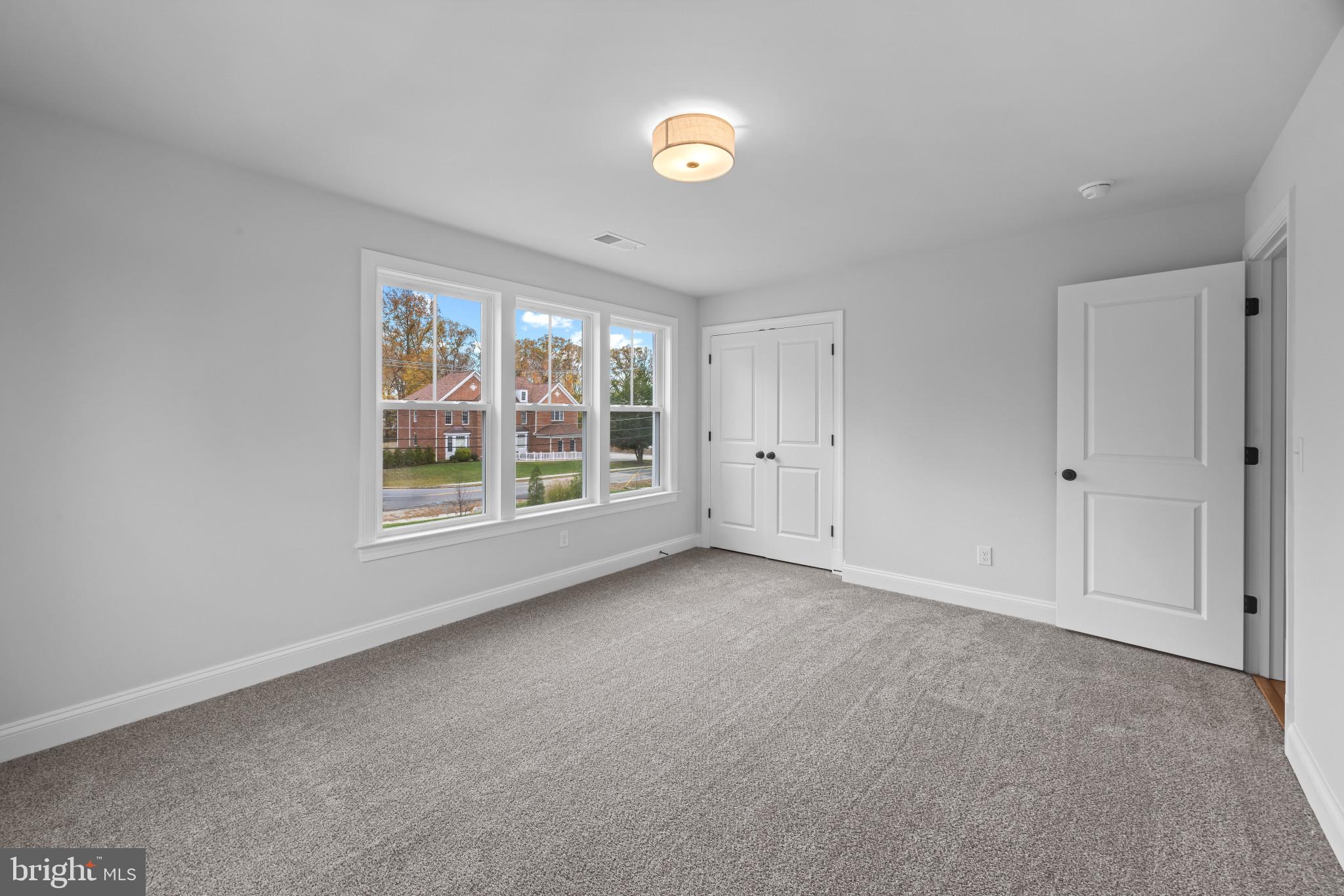 HOLLIN KNOLL - Residential