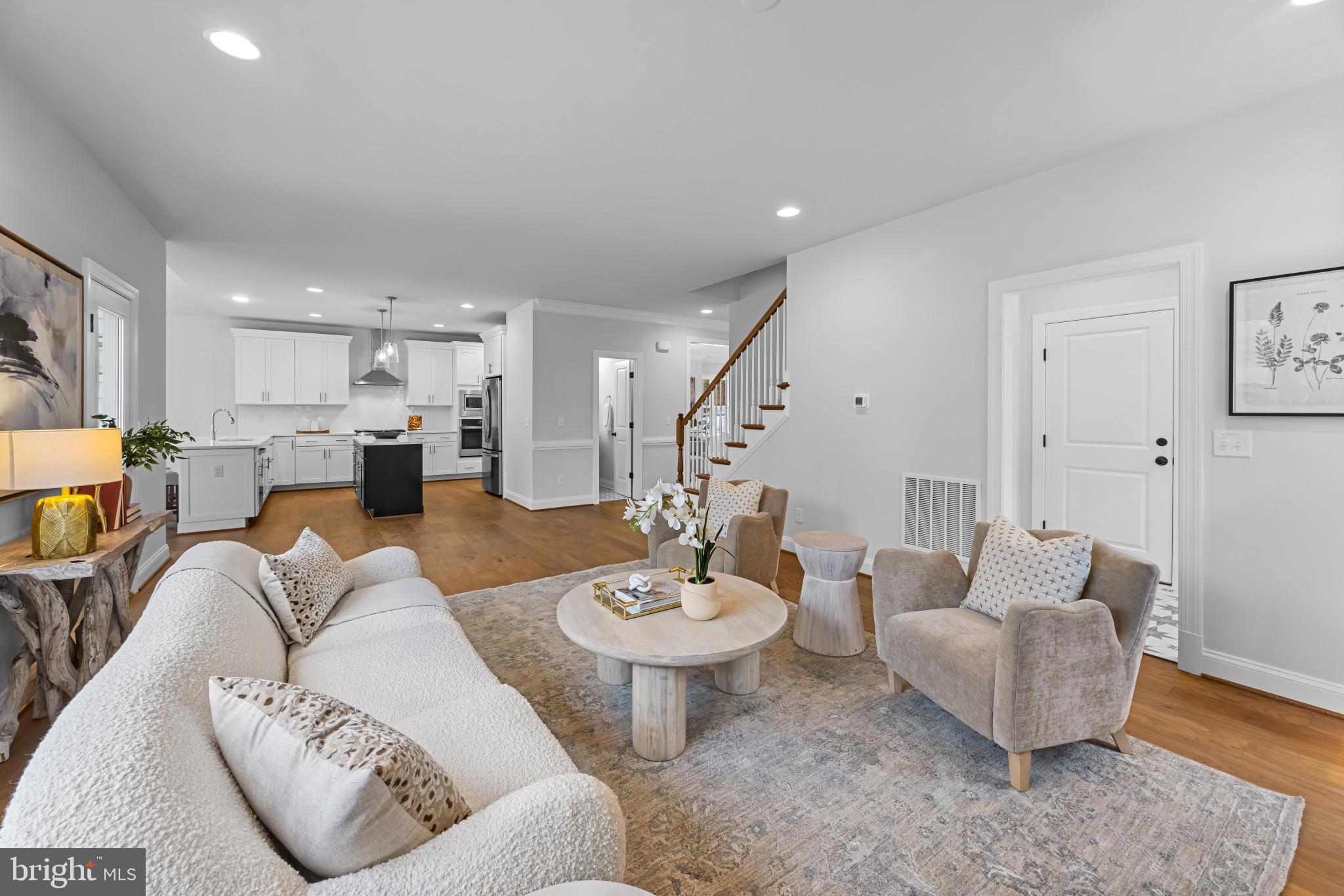 HOLLIN KNOLL - Residential