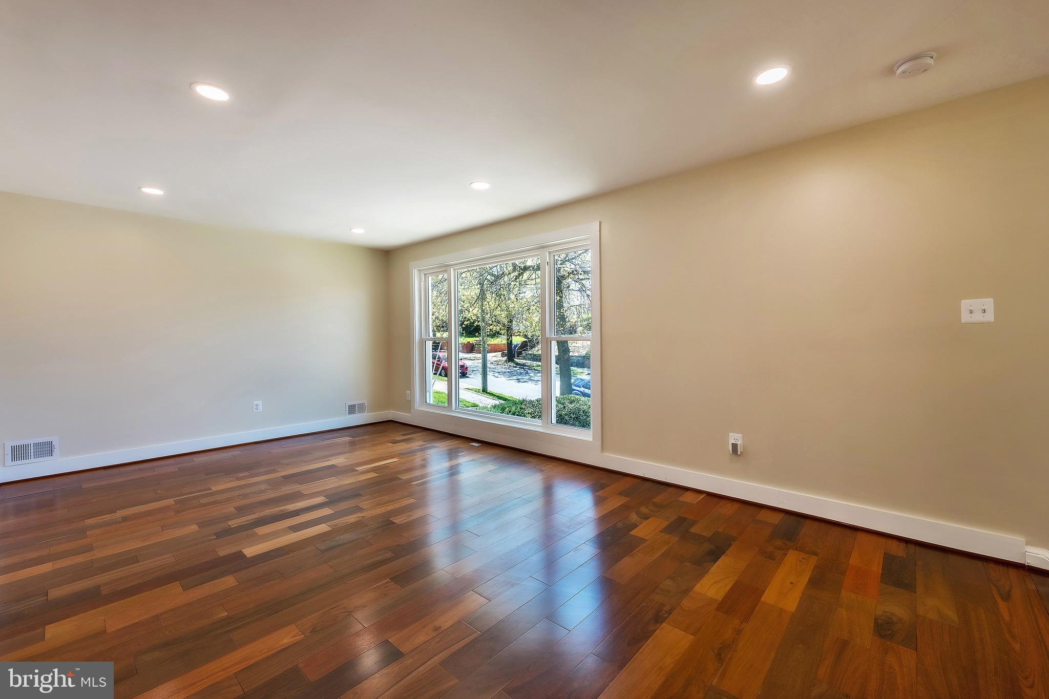 HILLCREST - Residential
