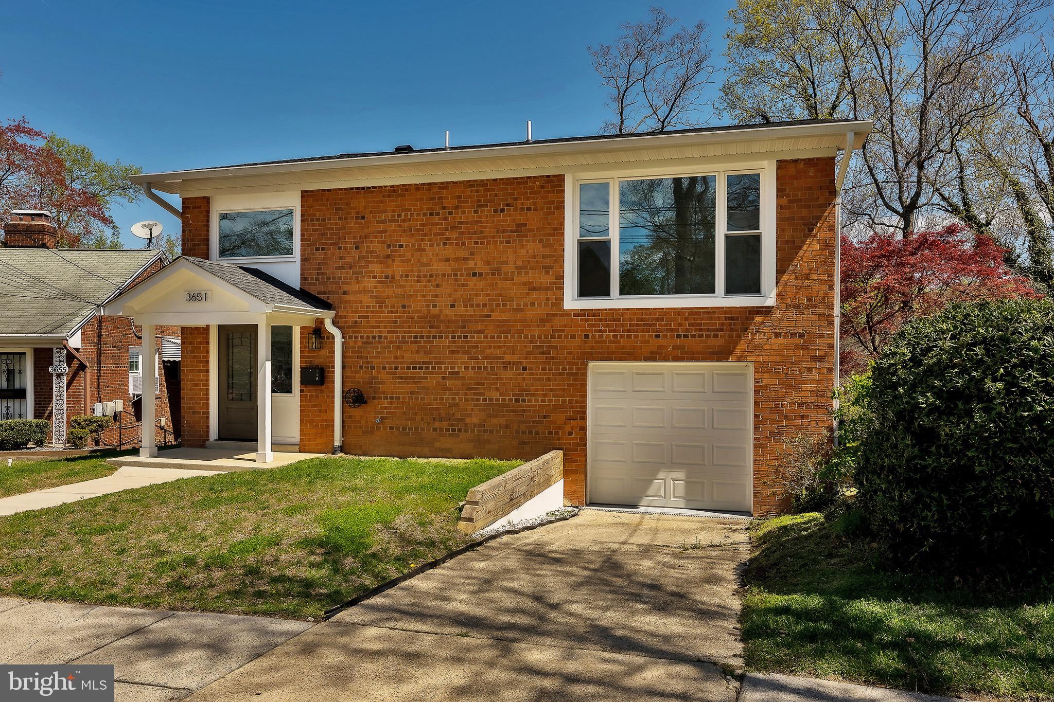 3651 HIGHWOOD DRIVE SE