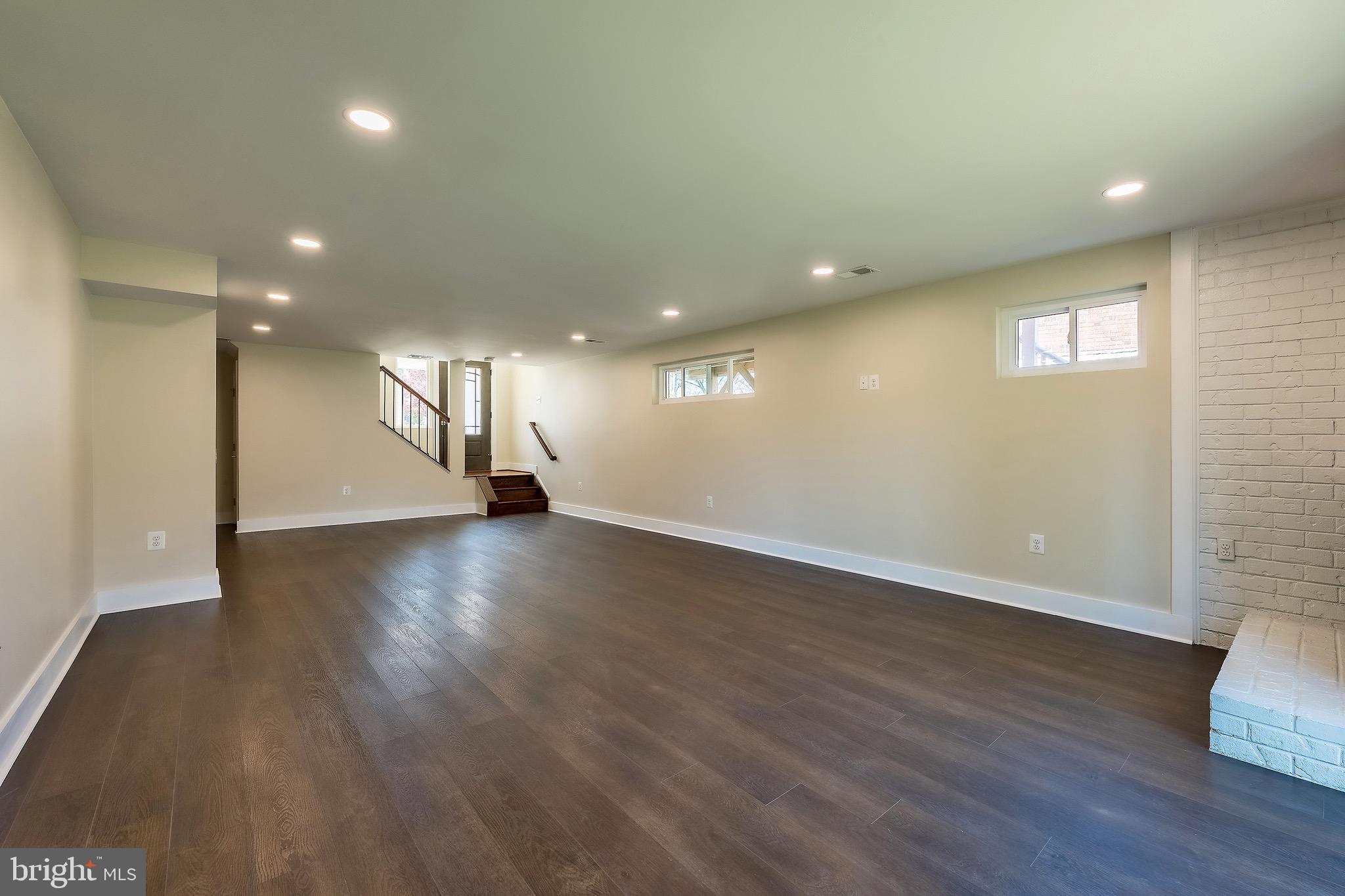 HILLCREST - Residential