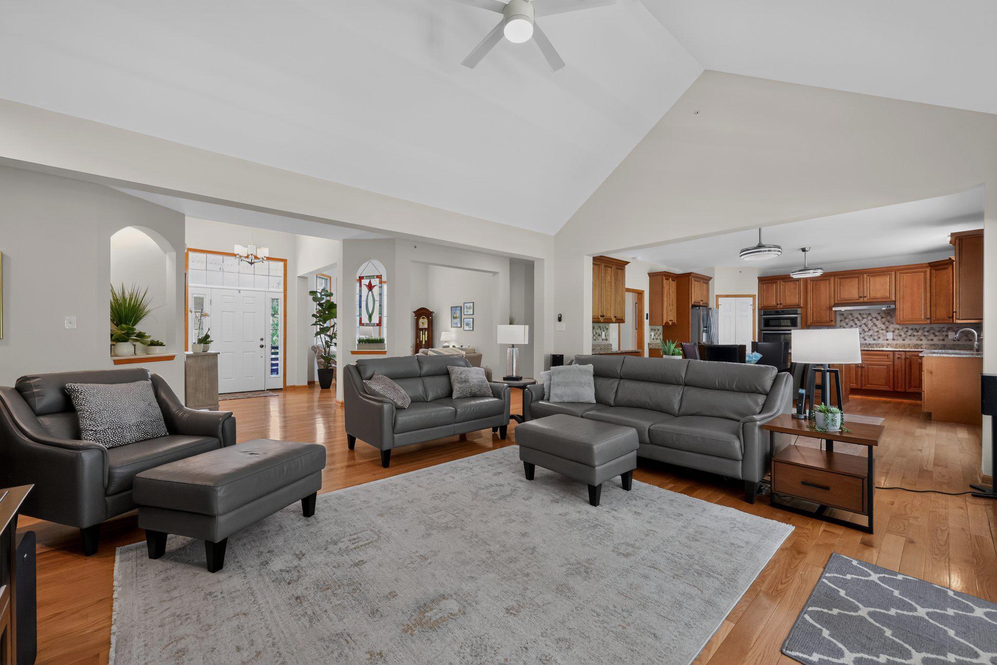 4902 W CHESTER PIKE