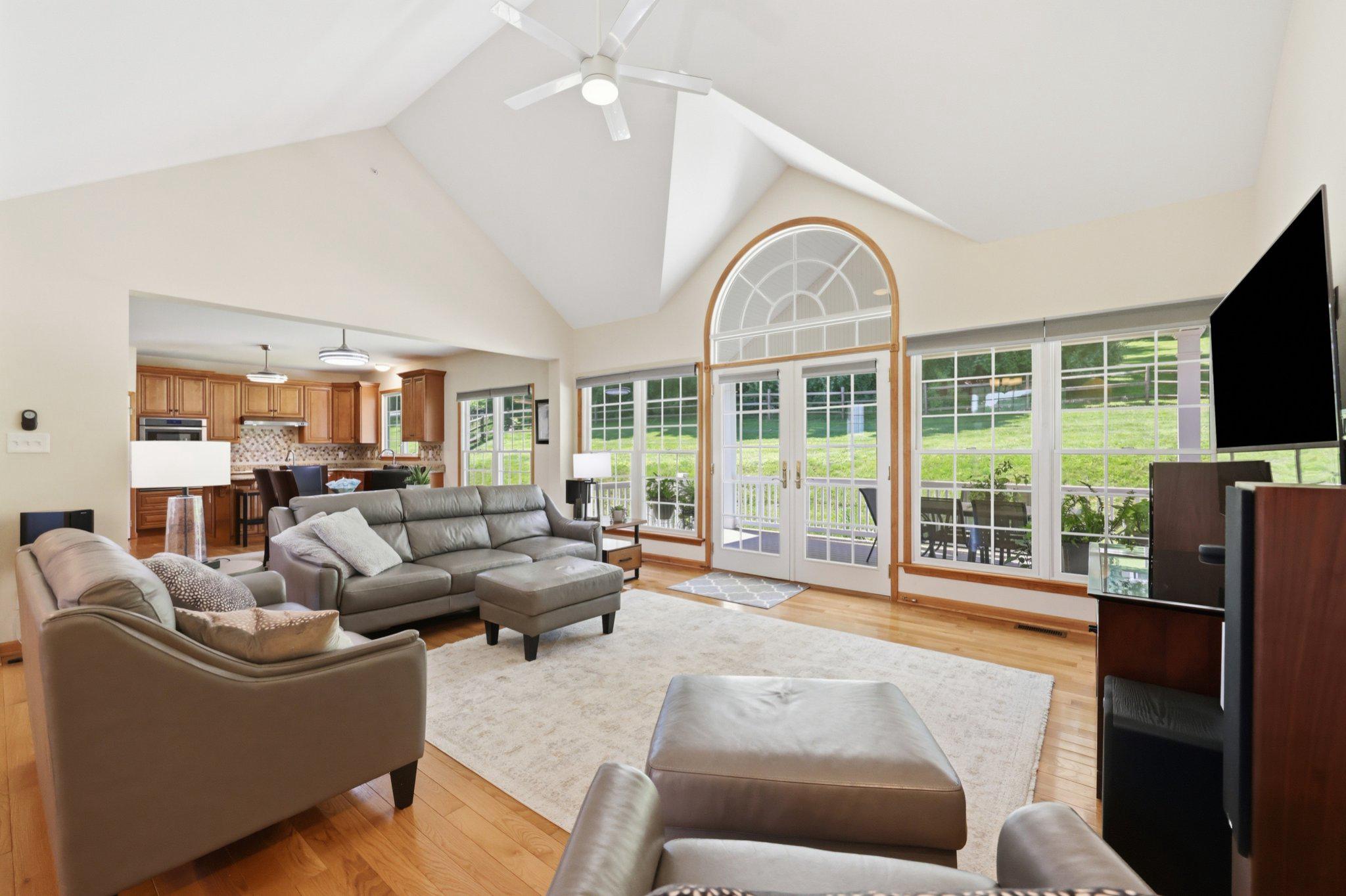4902 W CHESTER PIKE