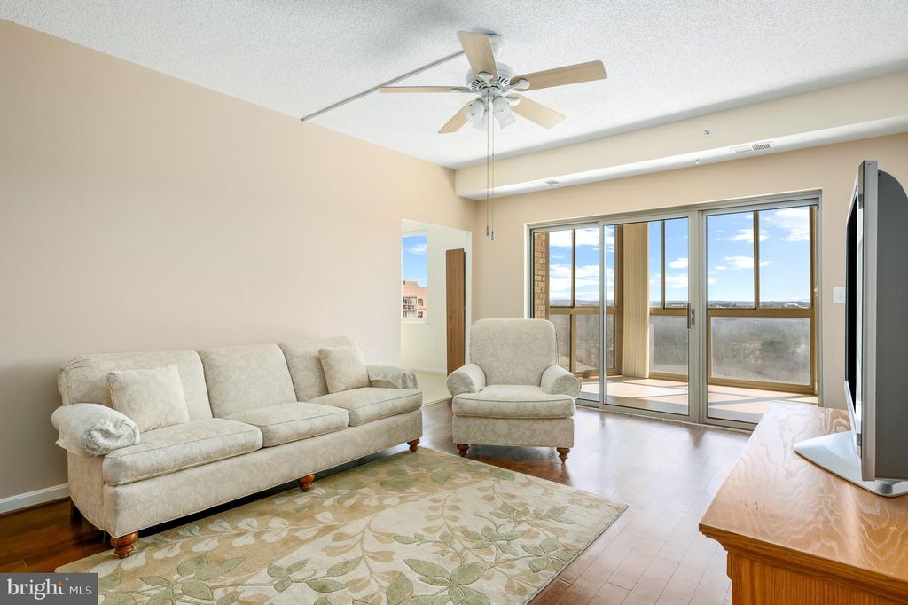 listing image 0