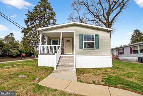 Mobile Home For Sale - 61 Violet Drive<br/> HONEY BROOK, PA 19344