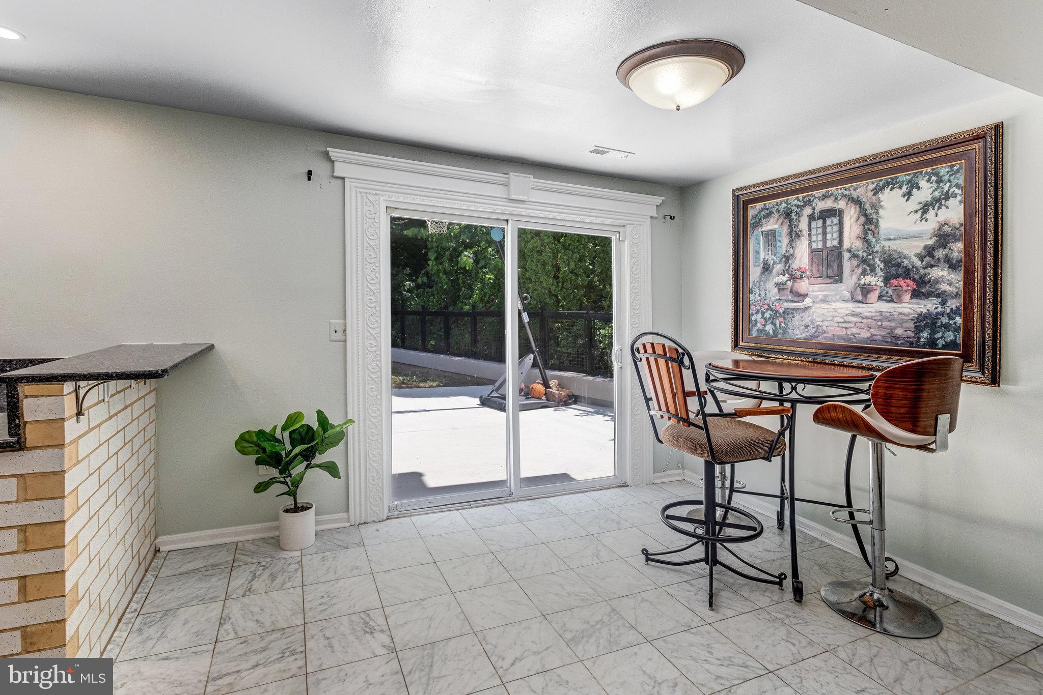 5577 ROUNDTREE DRIVE