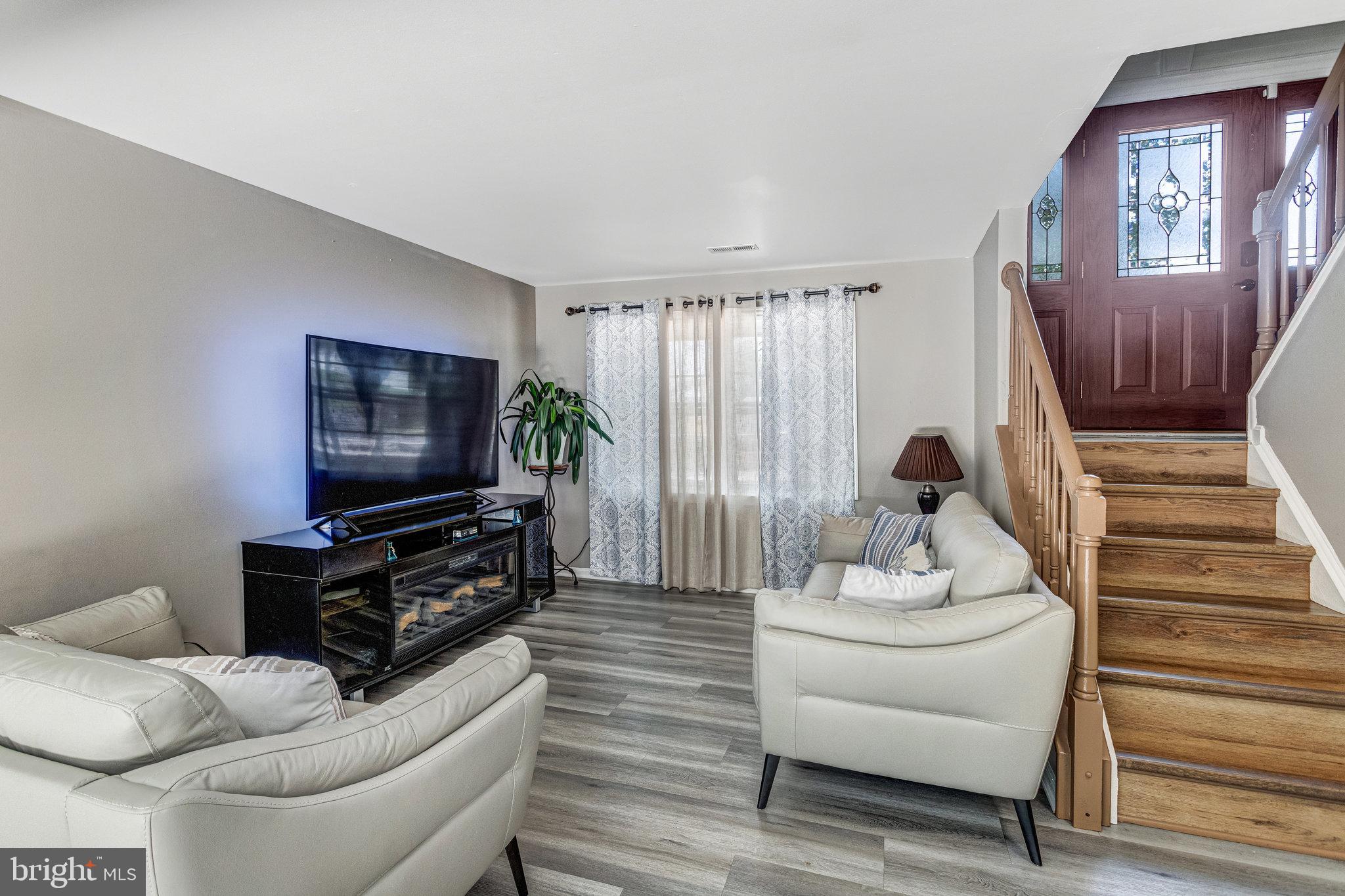 5577 ROUNDTREE DRIVE