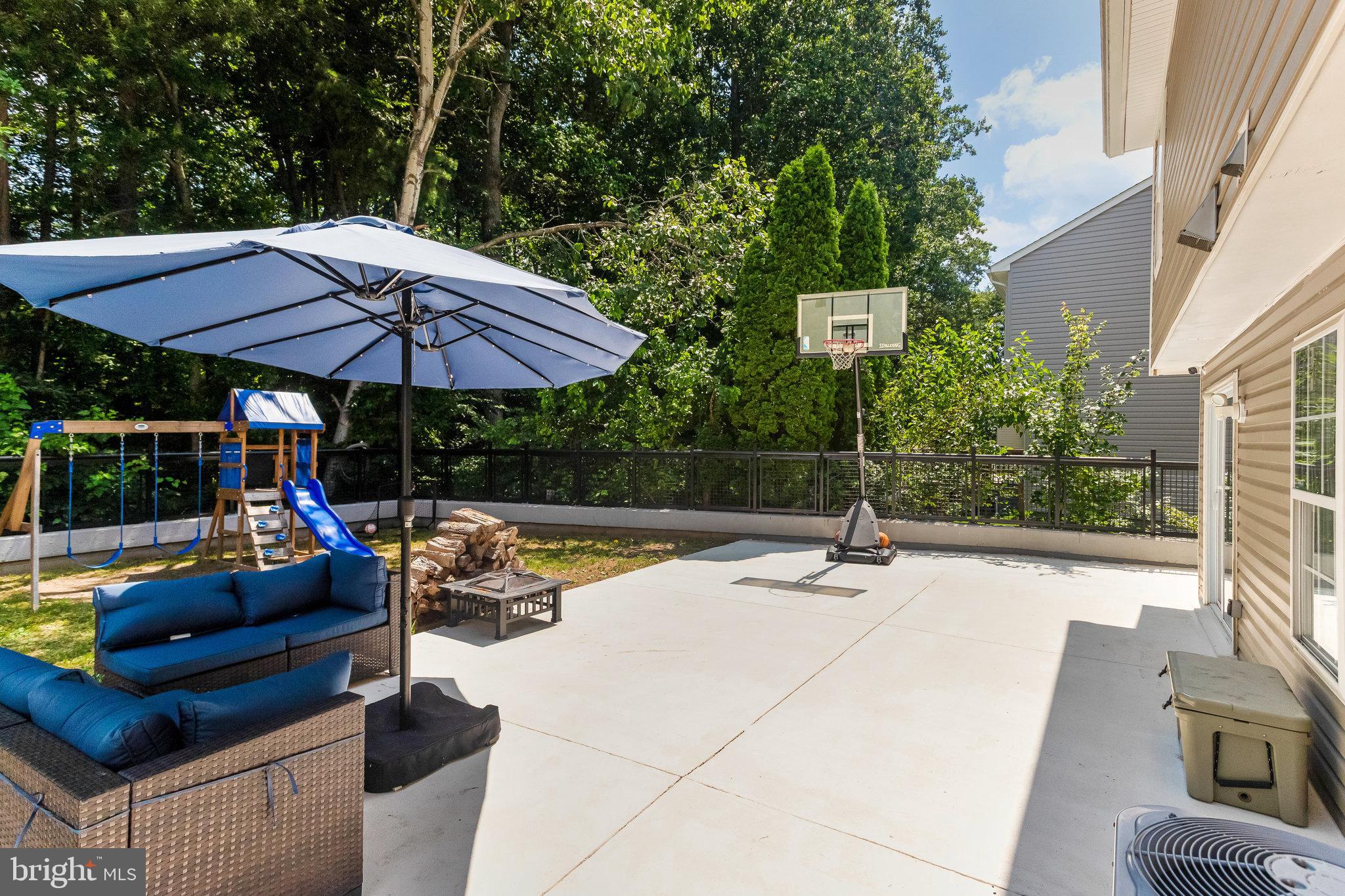 5577 ROUNDTREE DRIVE
