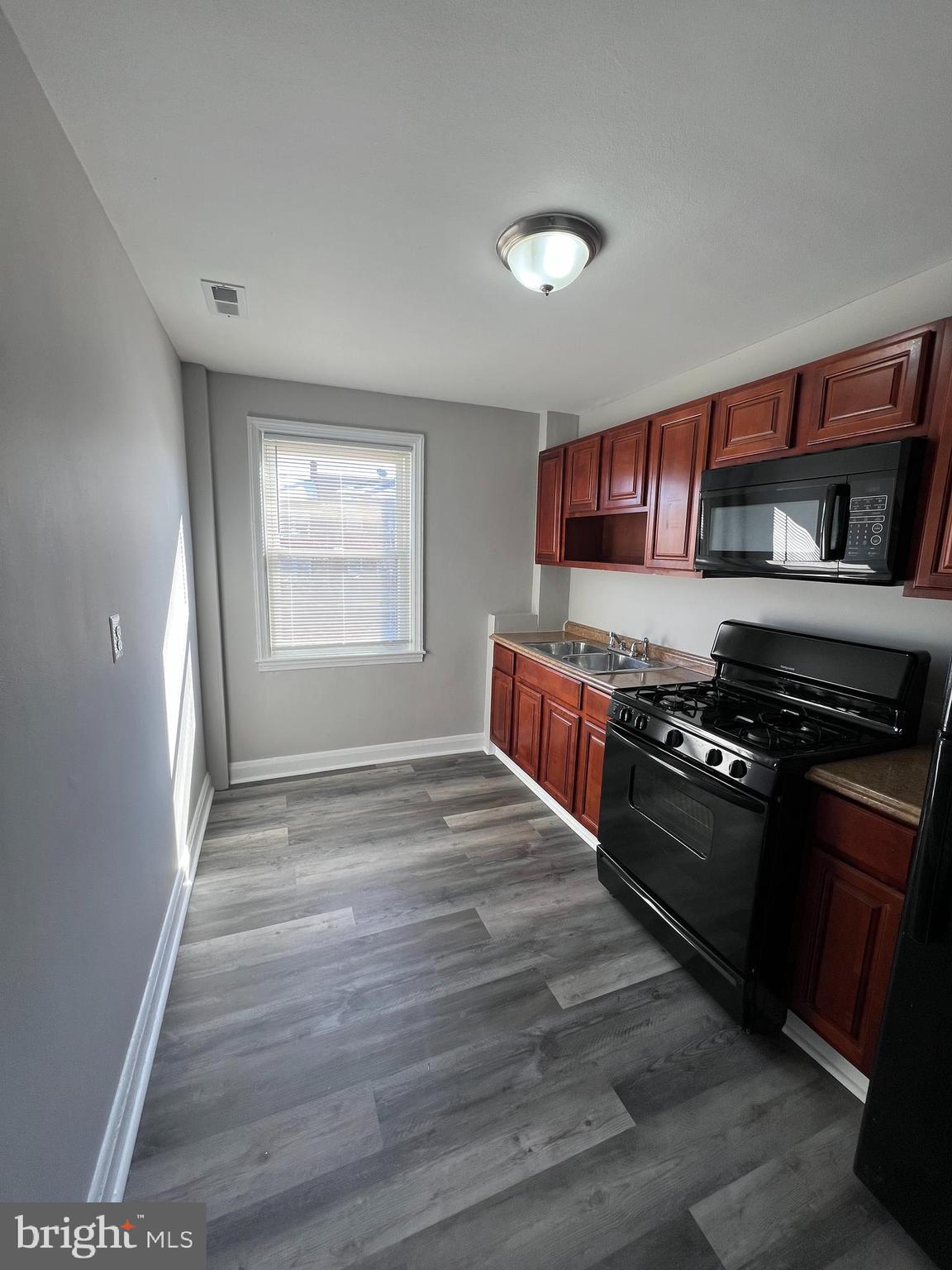 3611 RAVENWOOD AVENUE 2