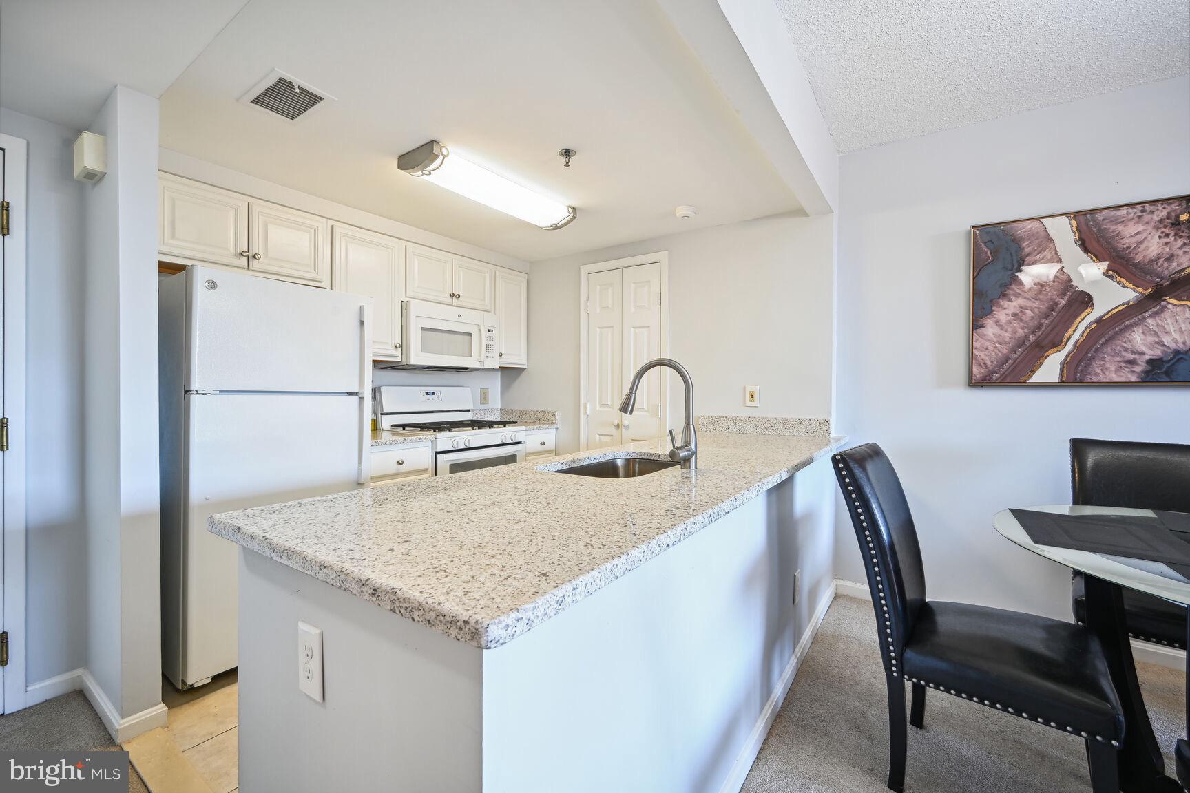 THE CHRISTOPHER - Residential