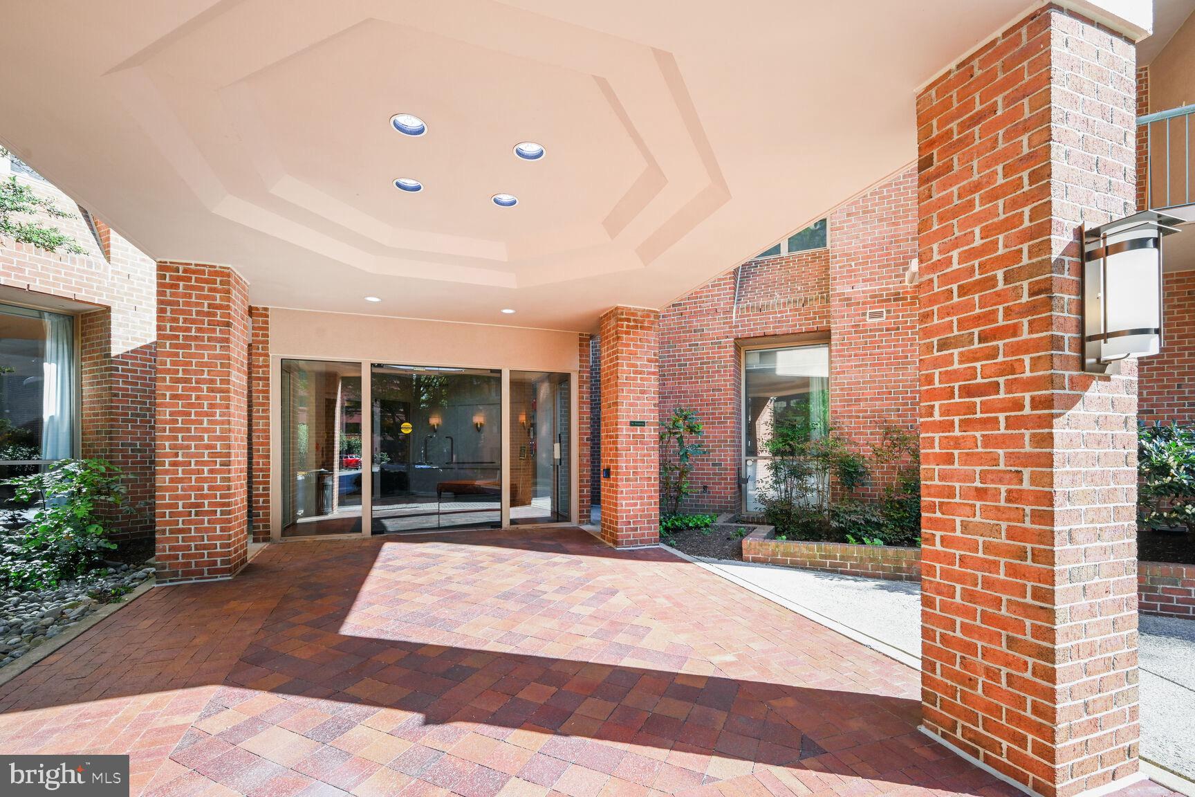 THE CHRISTOPHER - Residential