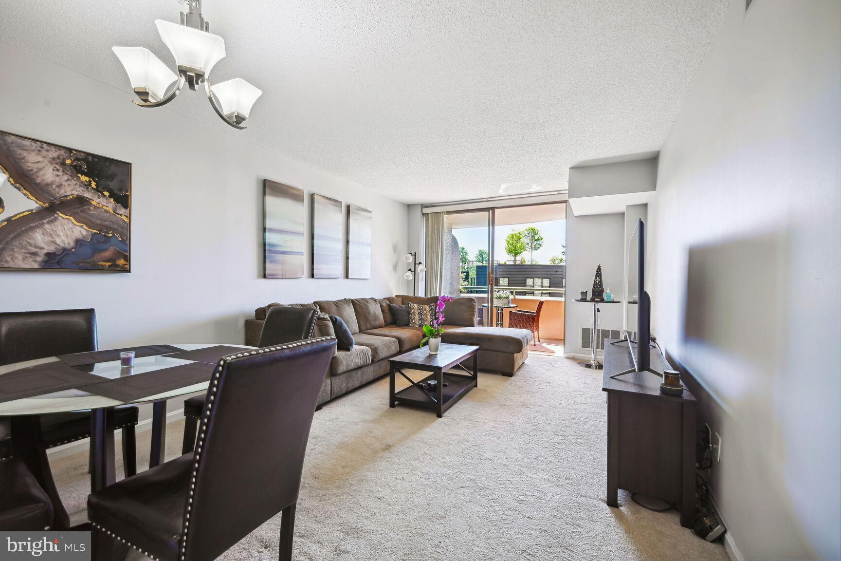 THE CHRISTOPHER - Residential