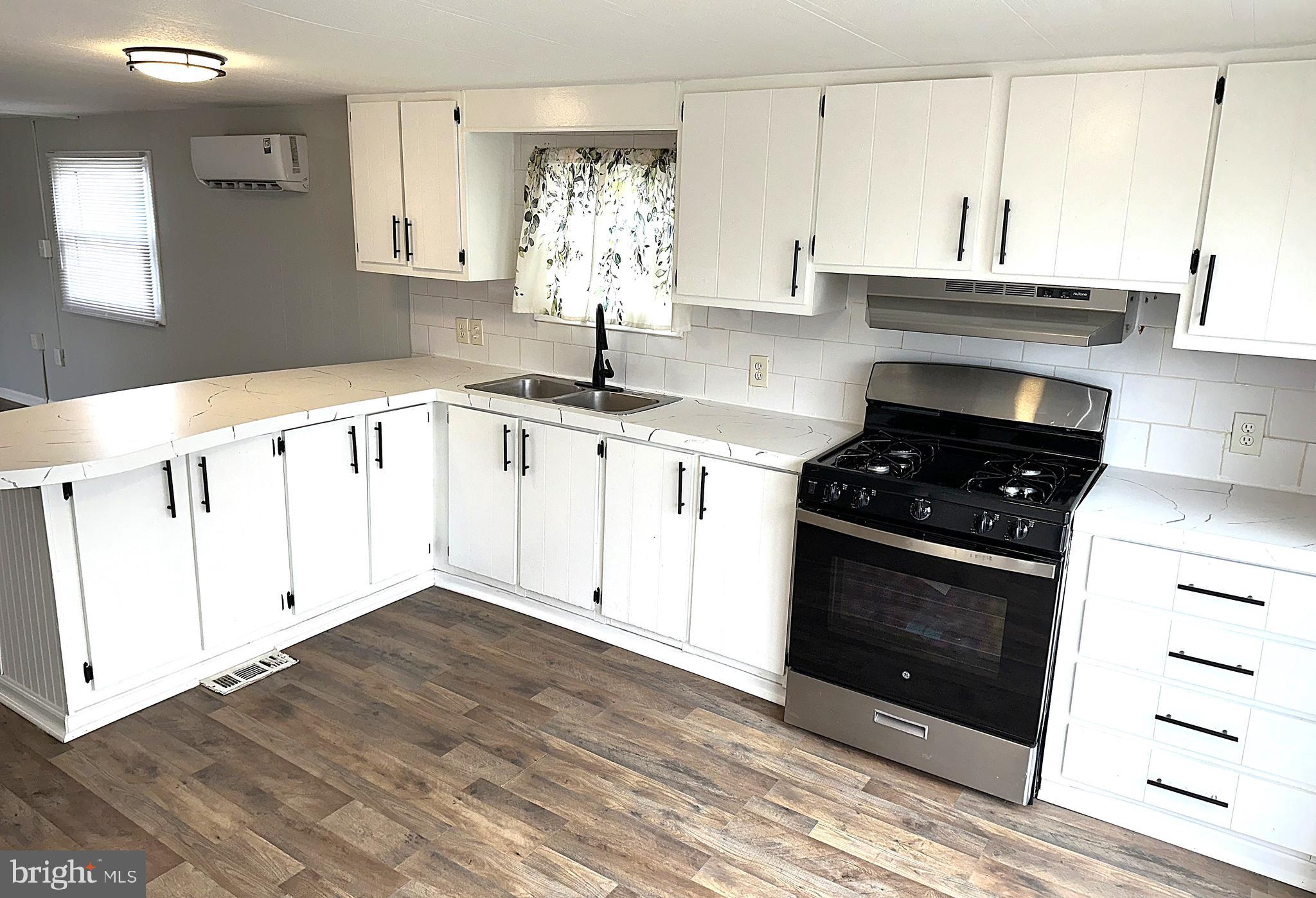 2400 LINCOLN AVENUE 15