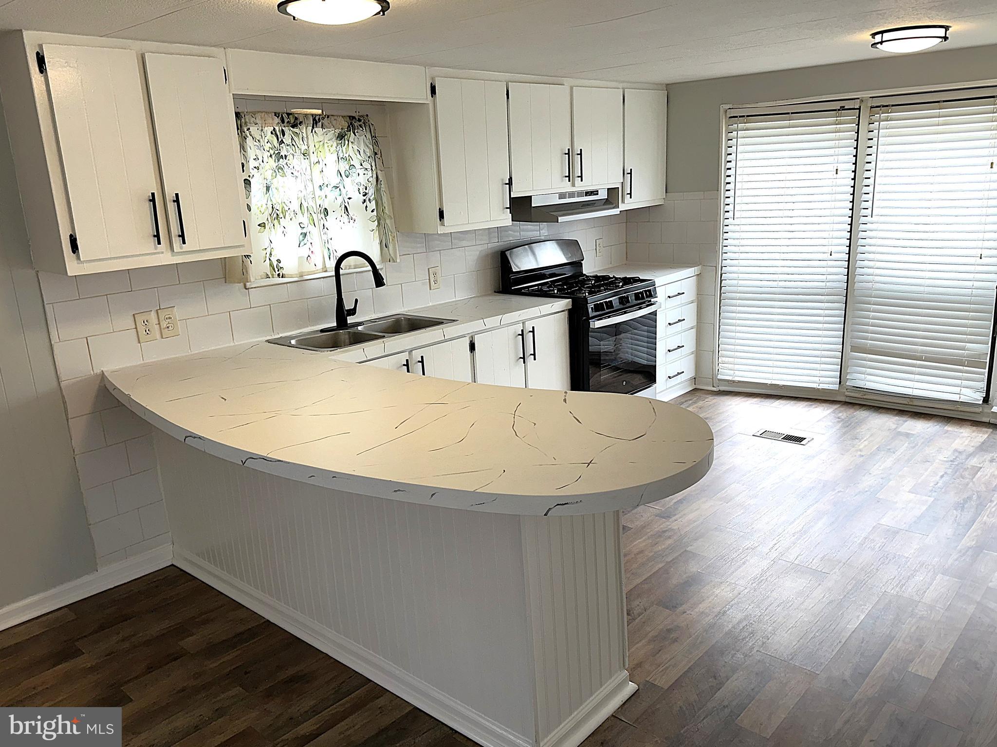 2400 LINCOLN AVENUE 15