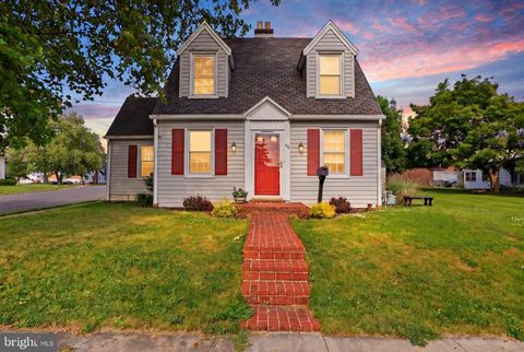 Photo of 44 N Gotwalt Street, YORK, PA 17404 (MLS # PAYK2103748)