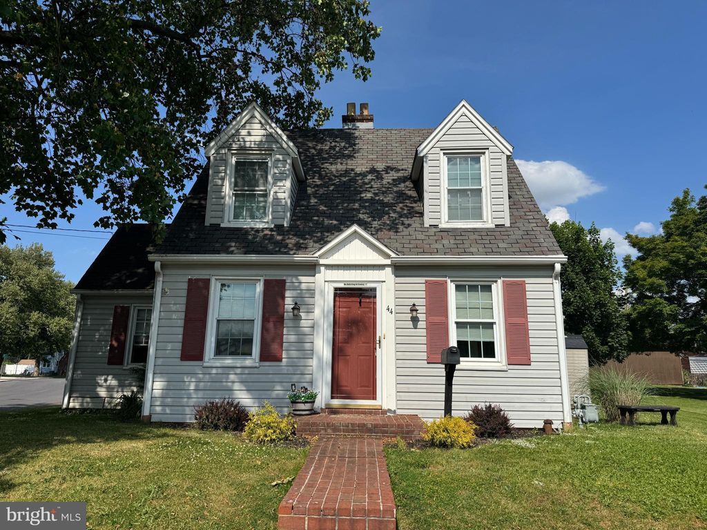 Photo of 44 N Gotwalt Street, YORK, PA 17404 (MLS # PAYK2103748)