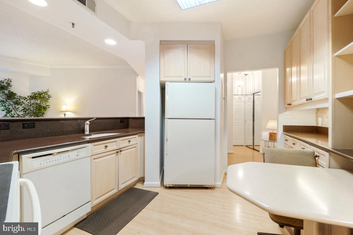 VANTAGE POINT WEST AT LW - Residential