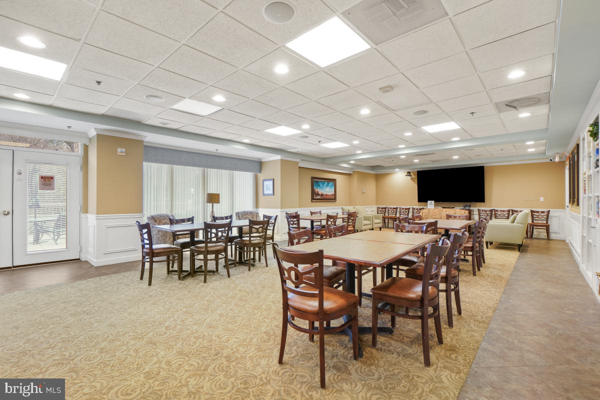 VANTAGE POINT WEST AT LW - Residential