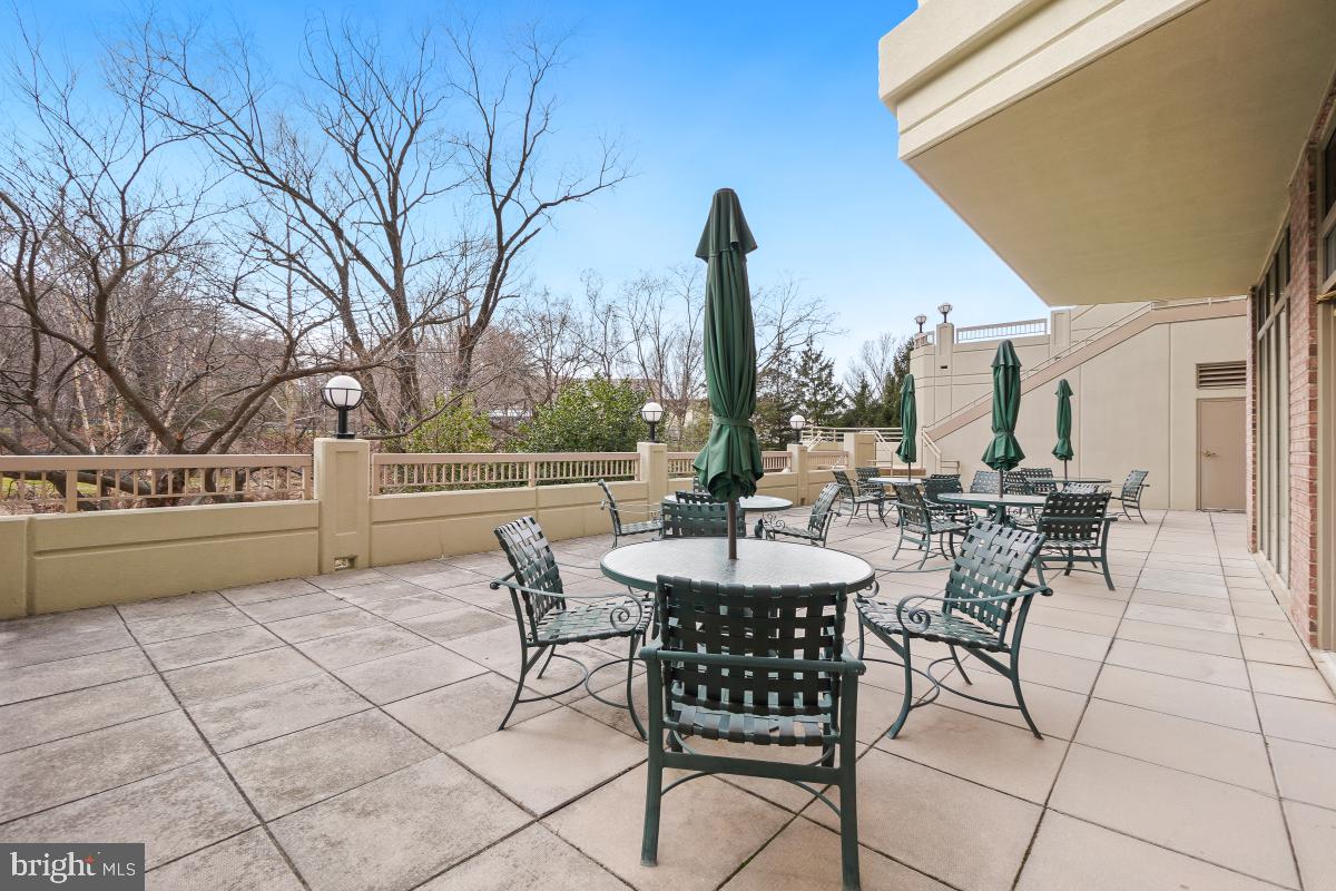 VANTAGE POINT WEST AT LW - Residential