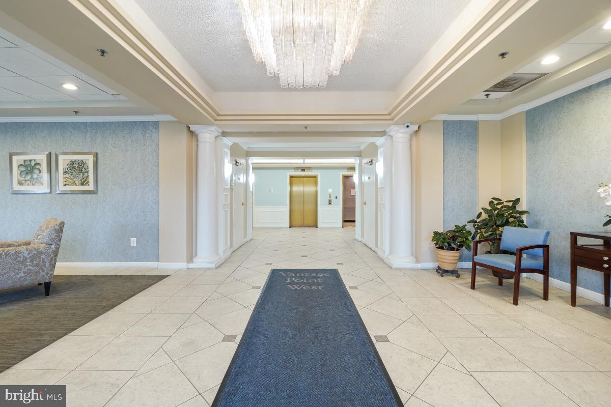 VANTAGE POINT WEST AT LW - Residential