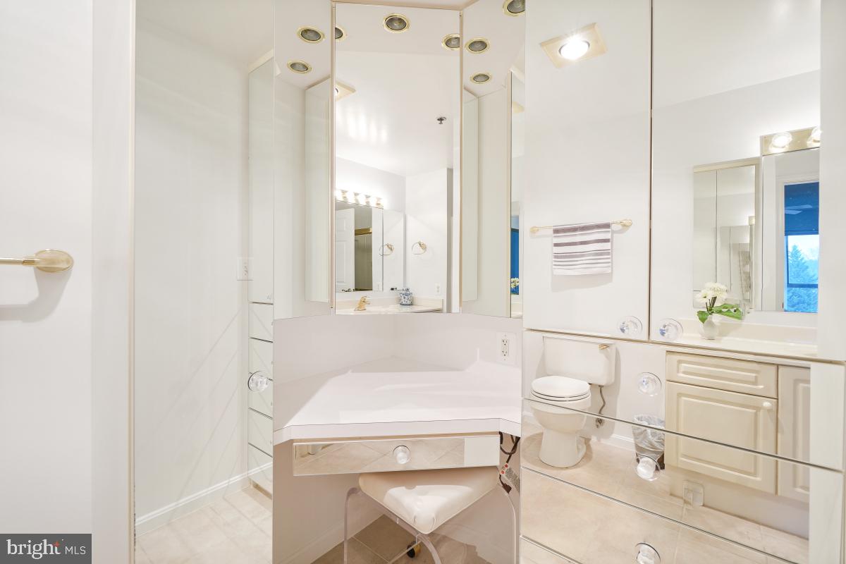 VANTAGE POINT WEST AT LW - Residential