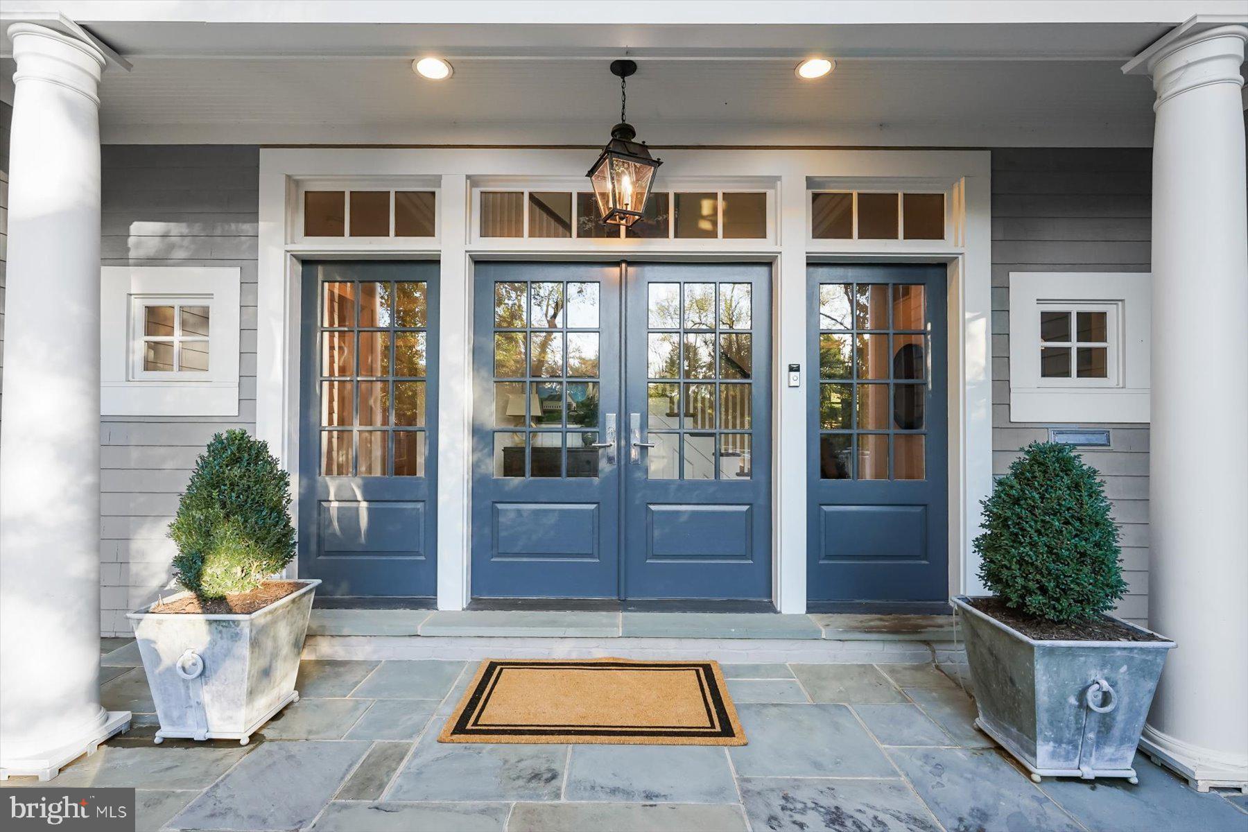 3033 UNIVERSITY TERRACE NW