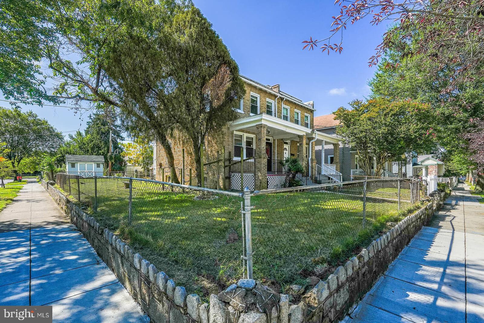 655 RALEIGH PLACE SE