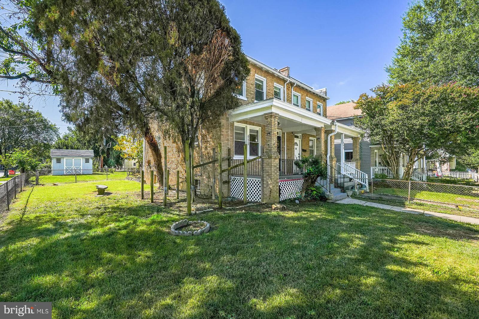 655 RALEIGH PLACE SE