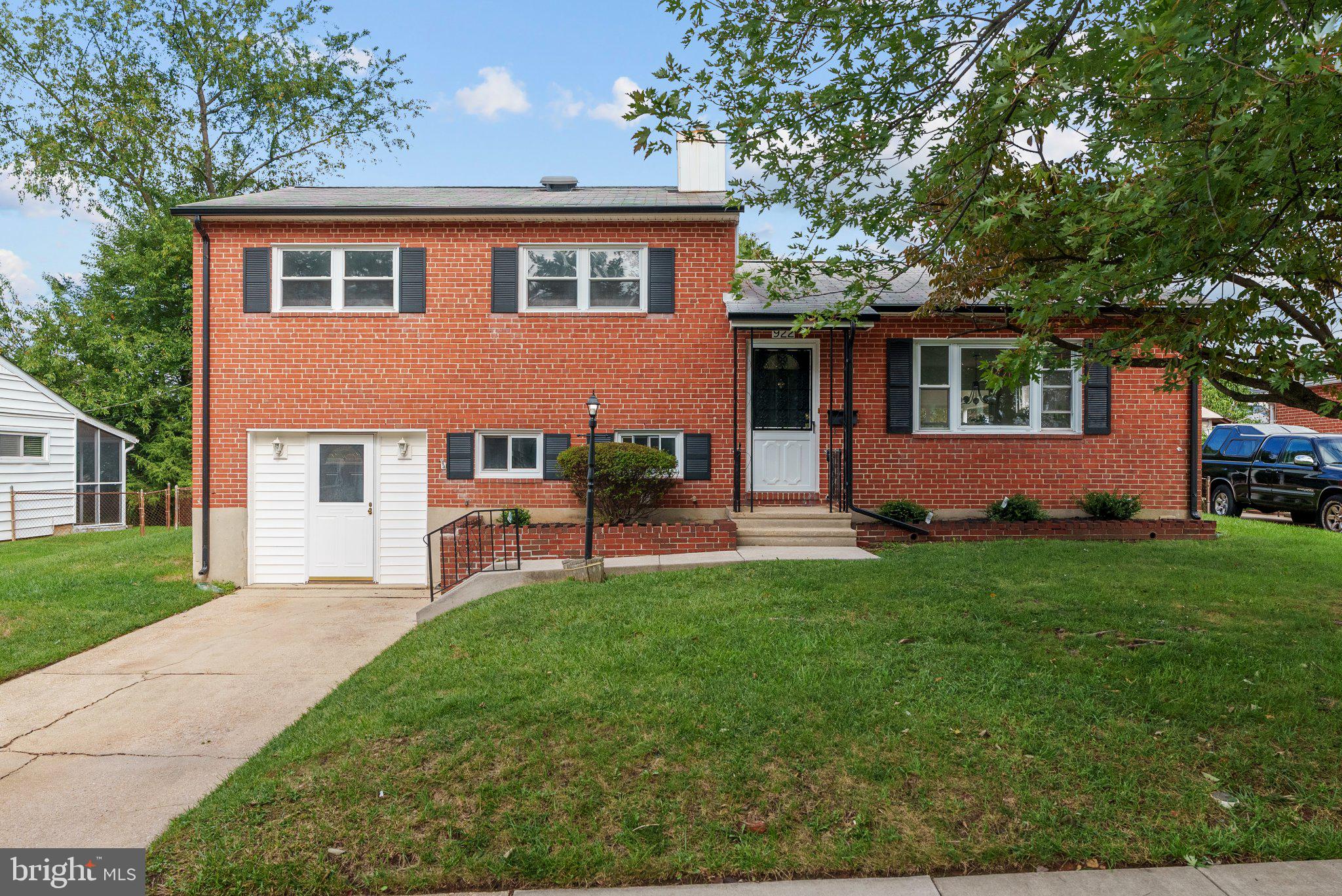 922 VANDERWOOD ROAD
