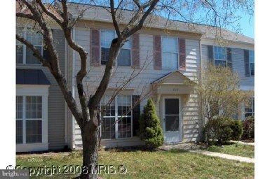 Upgraded move in ready townhouse with Open floor plan, lots of natural light. 3 bed rm, 1.5 bath, spacious living room, separate dining area w/sliding doors that lead to nice cozy back yard fully fenced with good storage area. Definitively a must see!!