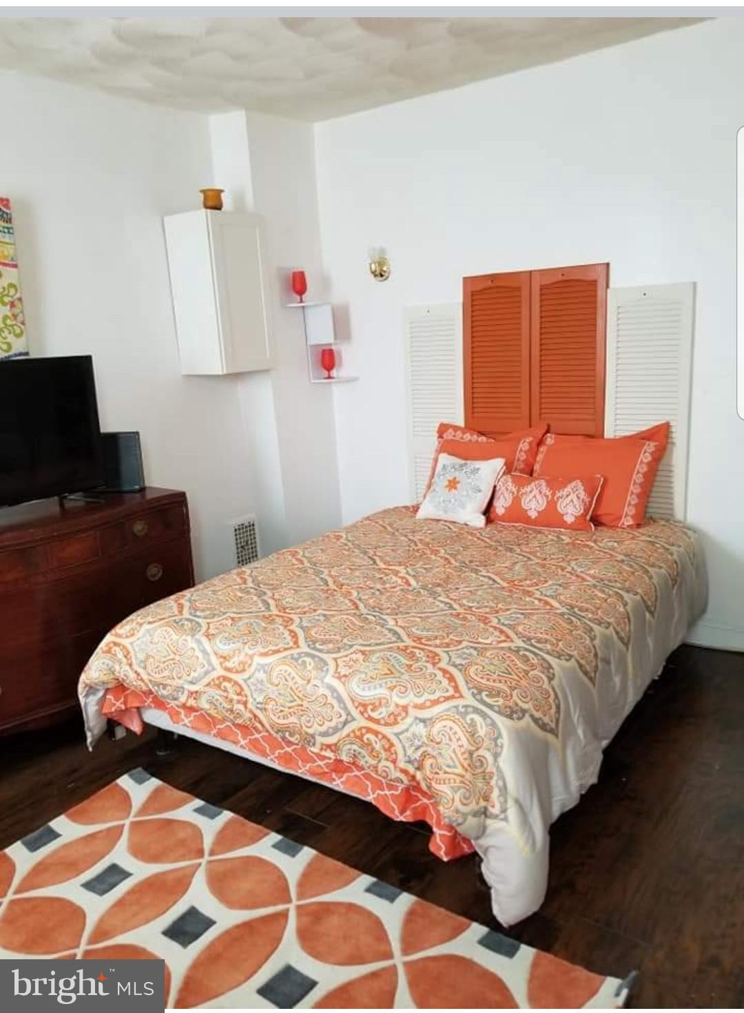 MONTEBELLO - Residential