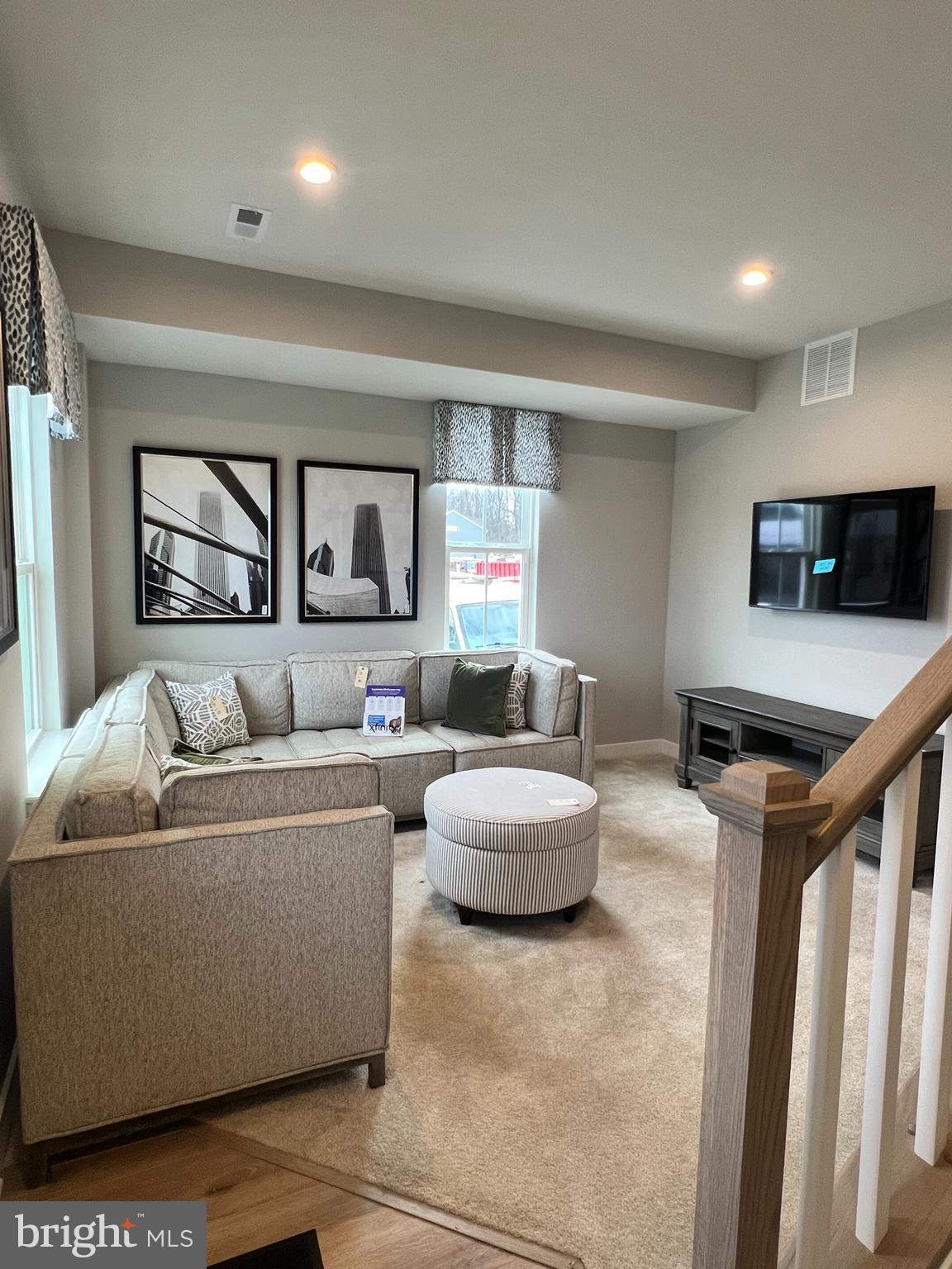 5 SIDNEY LN