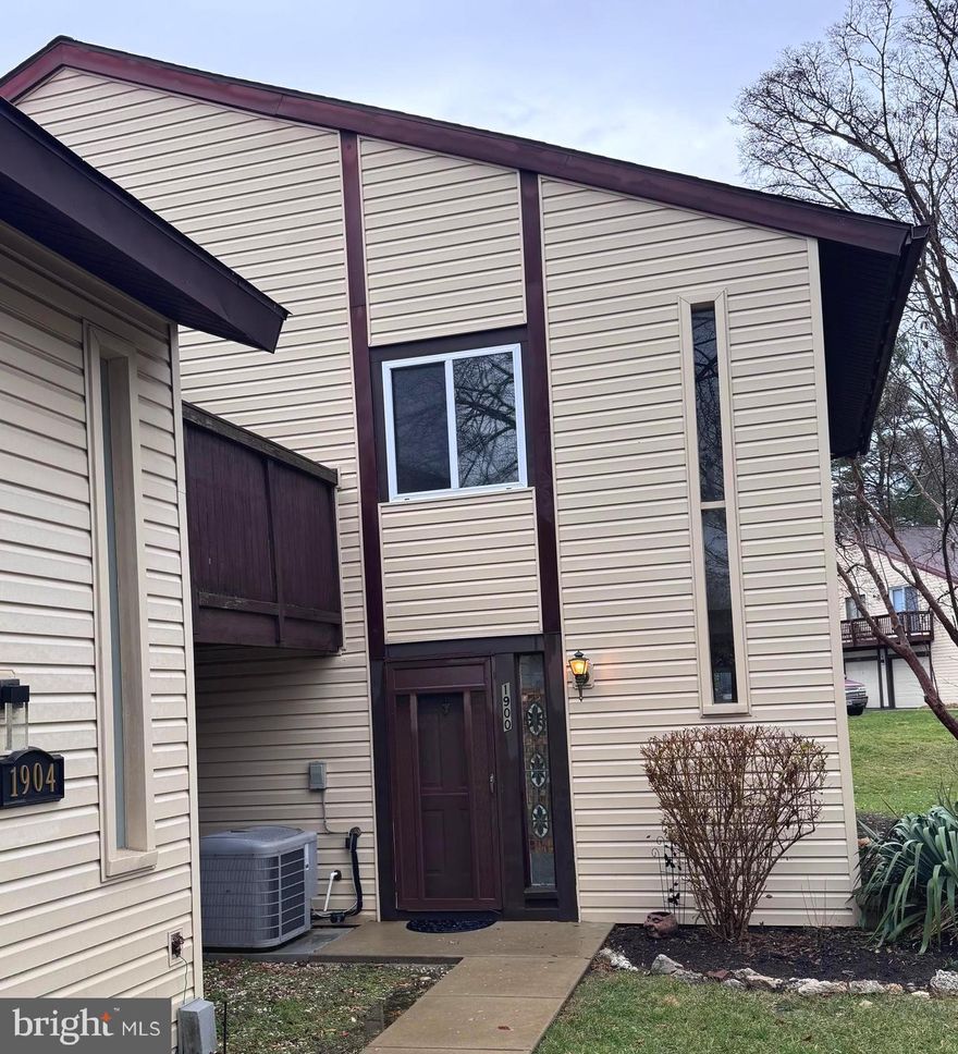 Come see this freshly painted ground entry condo unit.   New Carpet throughout, Bathroom has just been remodeled, 2023 water heater, 2012 HVAC, refrigerator 2017.  Detached garage. Garage entry and unit entry highlighted in pictures.