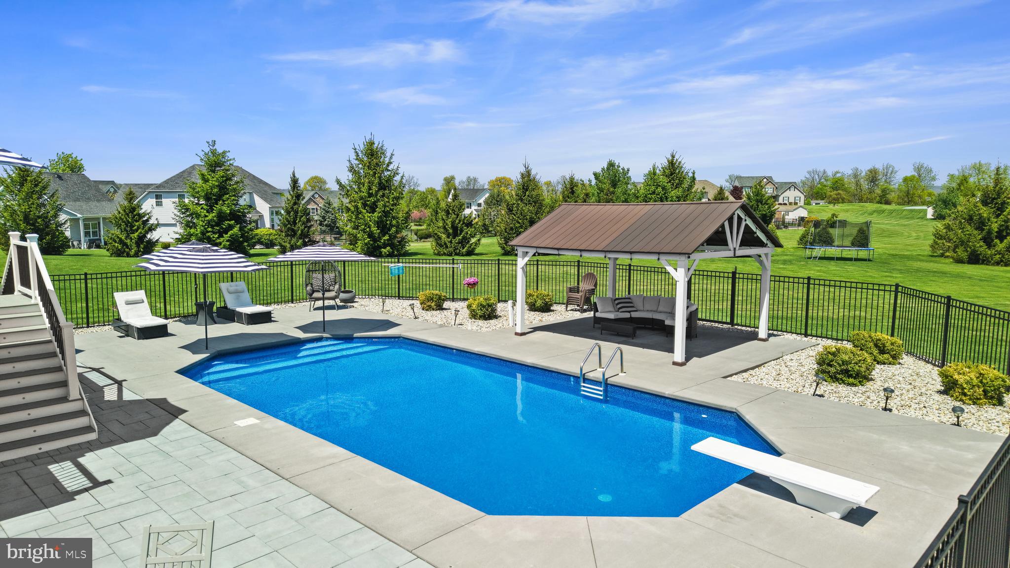 2255 REDWOOD DRIVE