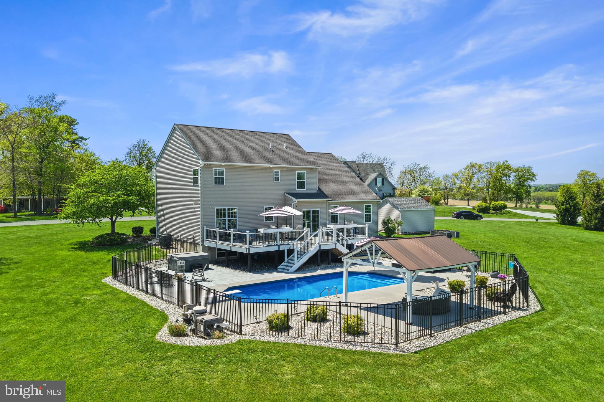 2255 REDWOOD DRIVE