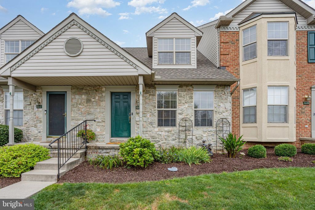 Photo of 824 Cobblestone Lane, LANCASTER, PA 17601 (MLS # PALA2074466)