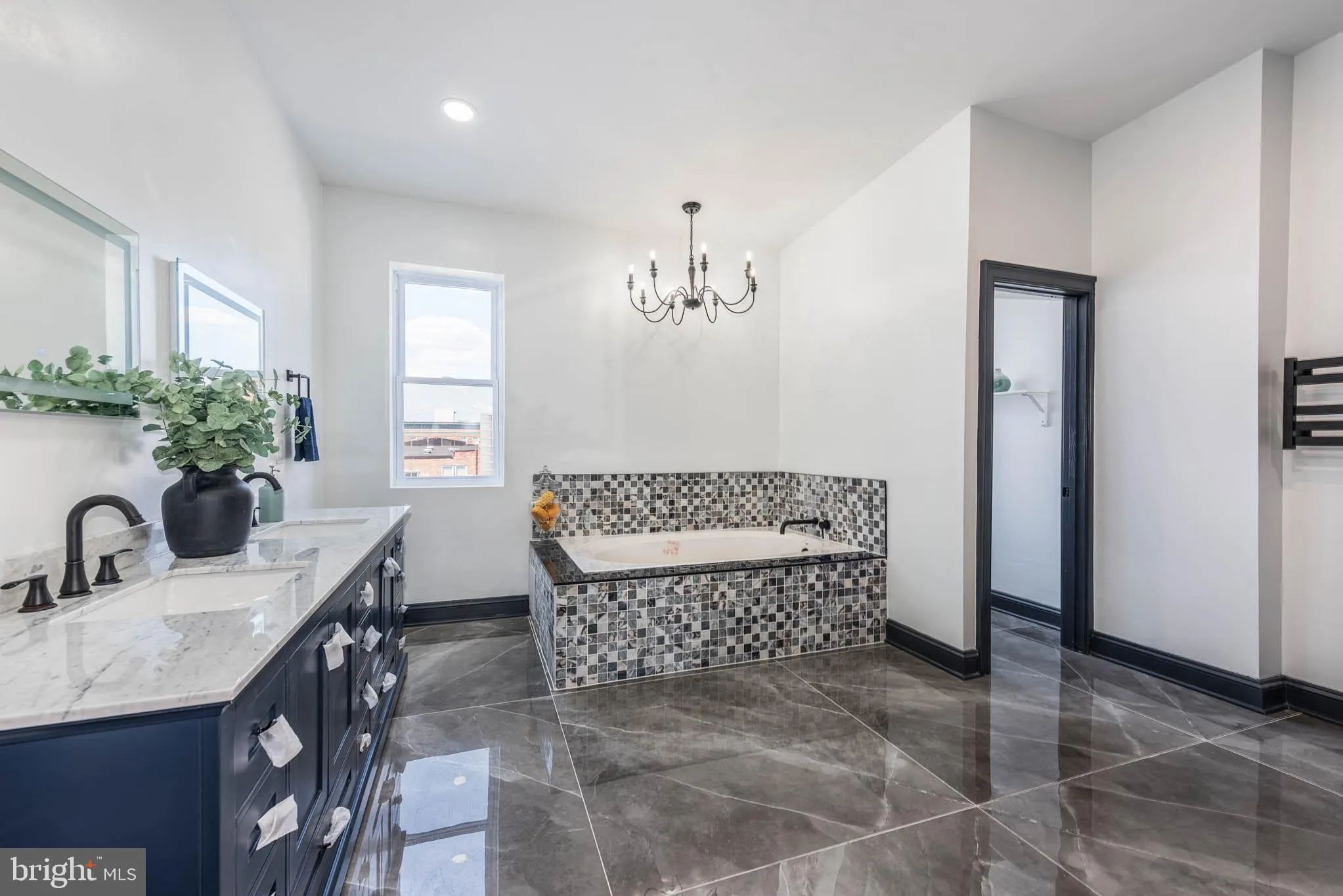 Baltimore, Maryland 21217, United States, 5 Bedrooms Bedrooms, ,6 BathroomsBathrooms,Residential,Pending,77576