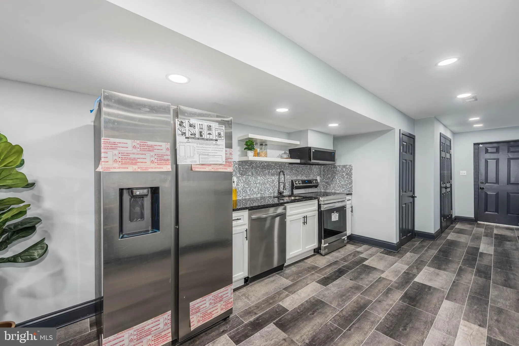 Baltimore, Maryland 21217, United States, 5 Bedrooms Bedrooms, ,6 BathroomsBathrooms,Residential,Pending,77576