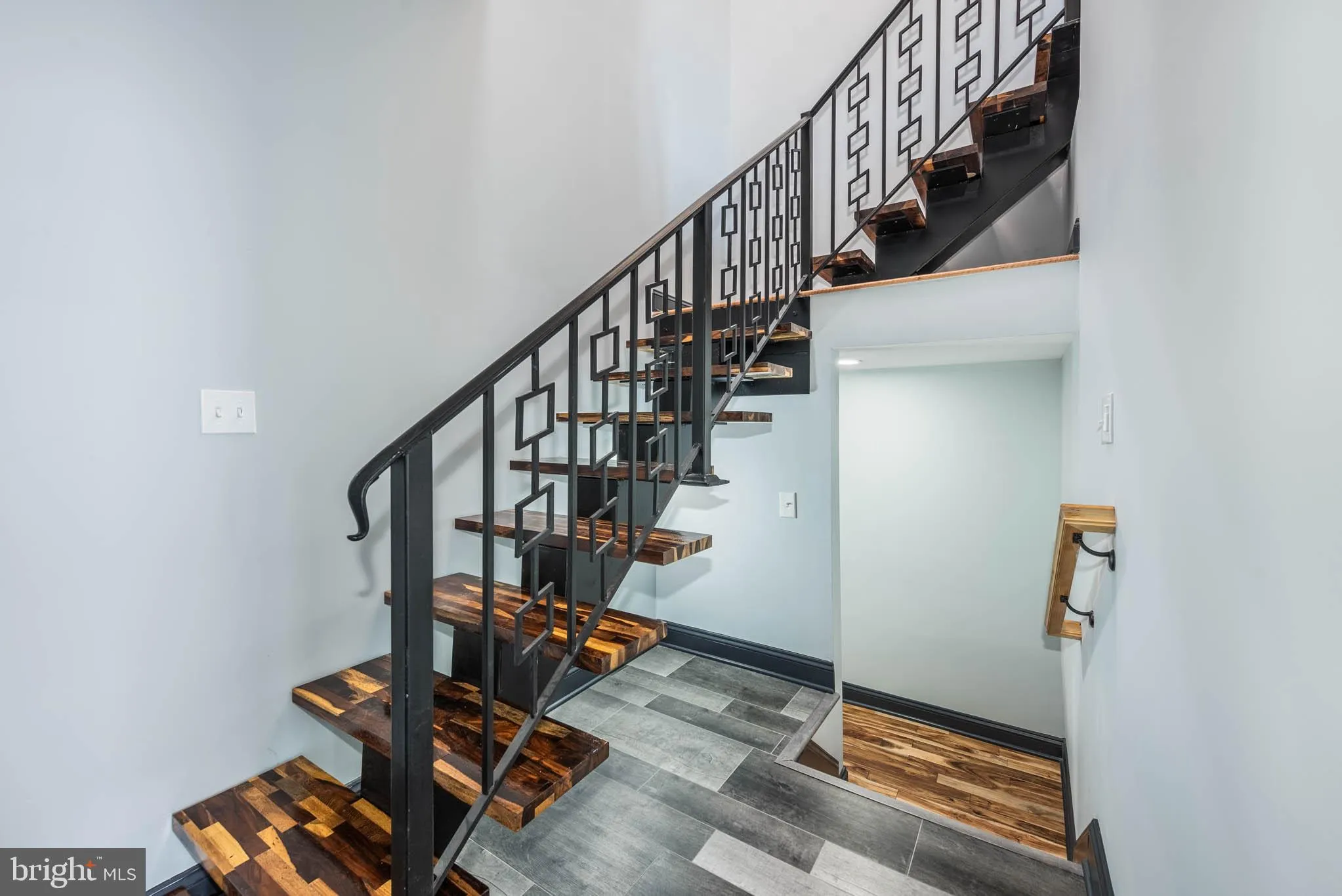 Baltimore, Maryland 21217, United States, 5 Bedrooms Bedrooms, ,6 BathroomsBathrooms,Residential,Pending,77576