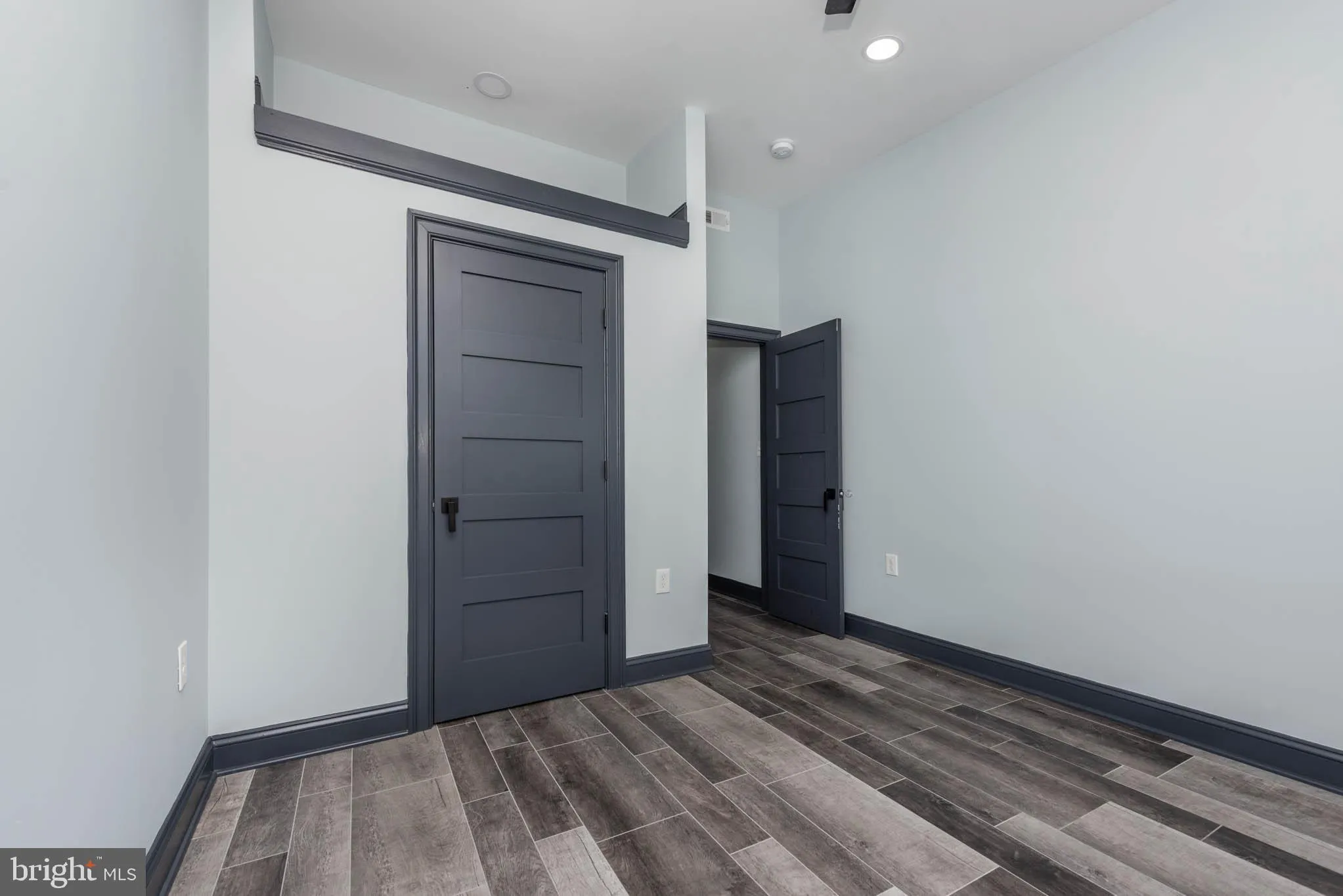 Baltimore, Maryland 21217, United States, 5 Bedrooms Bedrooms, ,6 BathroomsBathrooms,Residential,Pending,77576