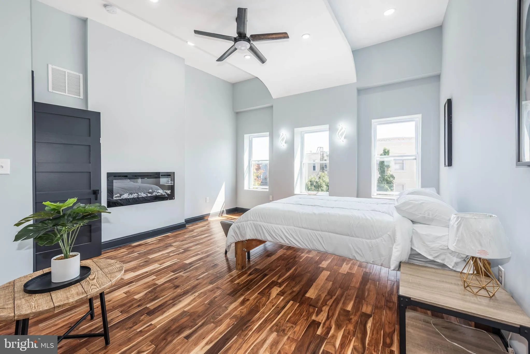 Baltimore, Maryland 21217, United States, 5 Bedrooms Bedrooms, ,6 BathroomsBathrooms,Residential,Pending,77576