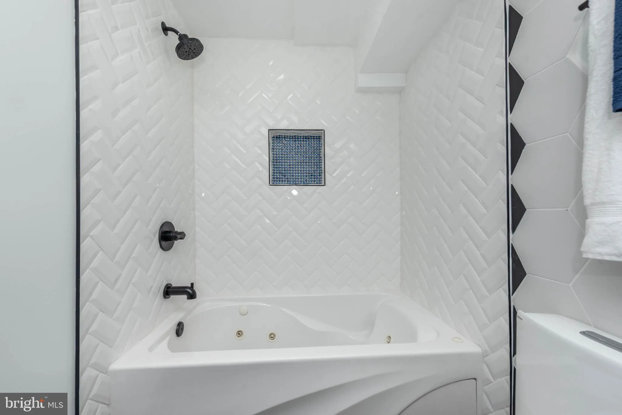 Baltimore, Maryland 21217, United States, 5 Bedrooms Bedrooms, ,6 BathroomsBathrooms,Residential,Pending,77576