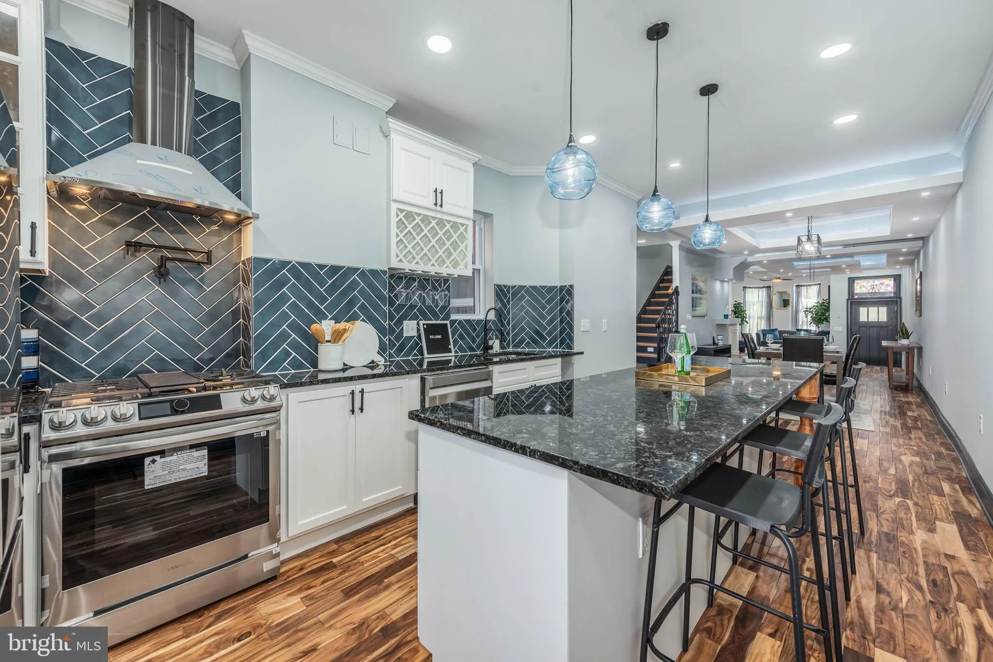 Baltimore, Maryland 21217, United States, 5 Bedrooms Bedrooms, ,6 BathroomsBathrooms,Residential,Pending,77576